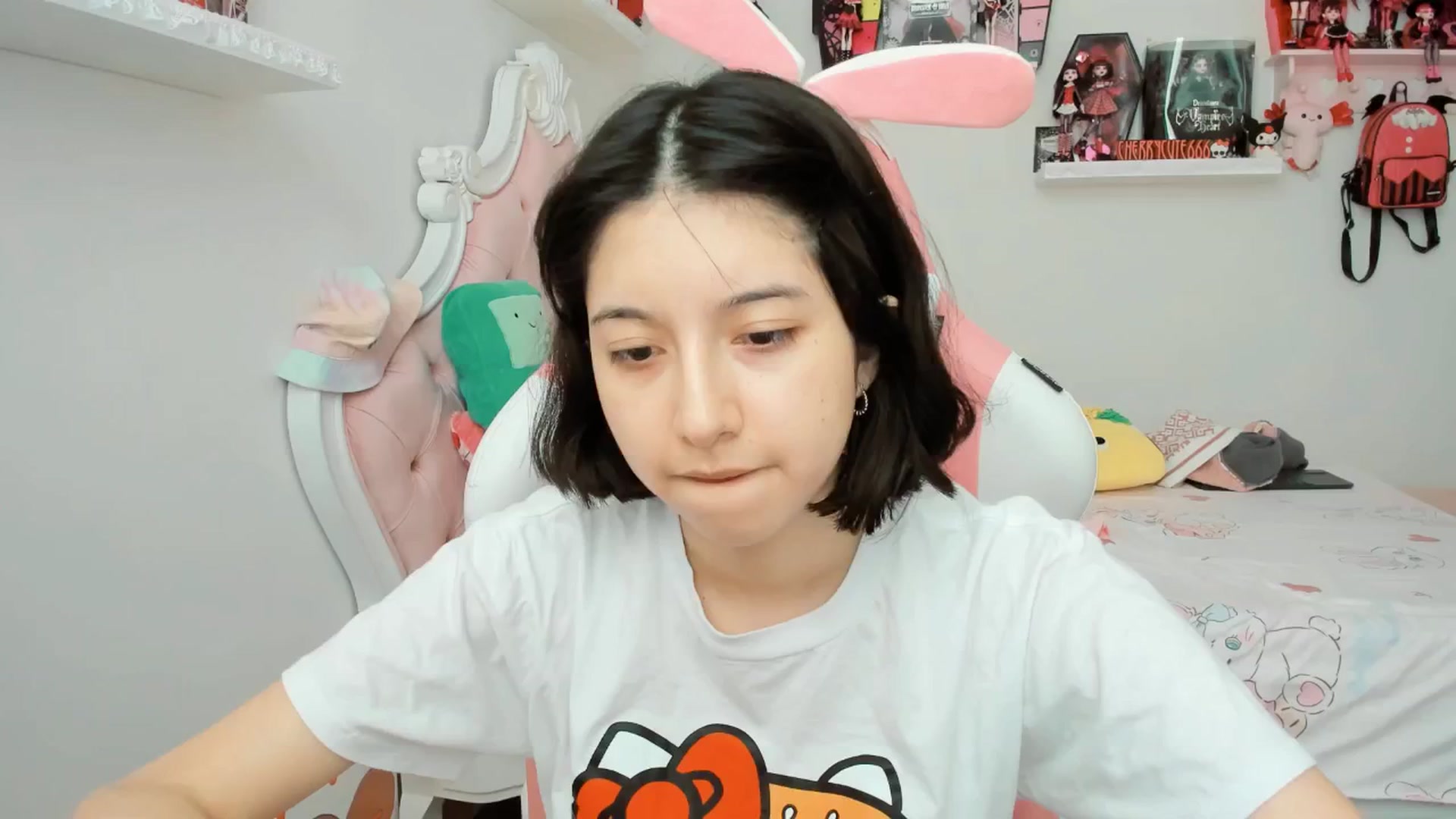 Gallery image thumbnail from Cherrycute666's myfreecams stream on, 06/18/2025, 23:27 image 3 of 20