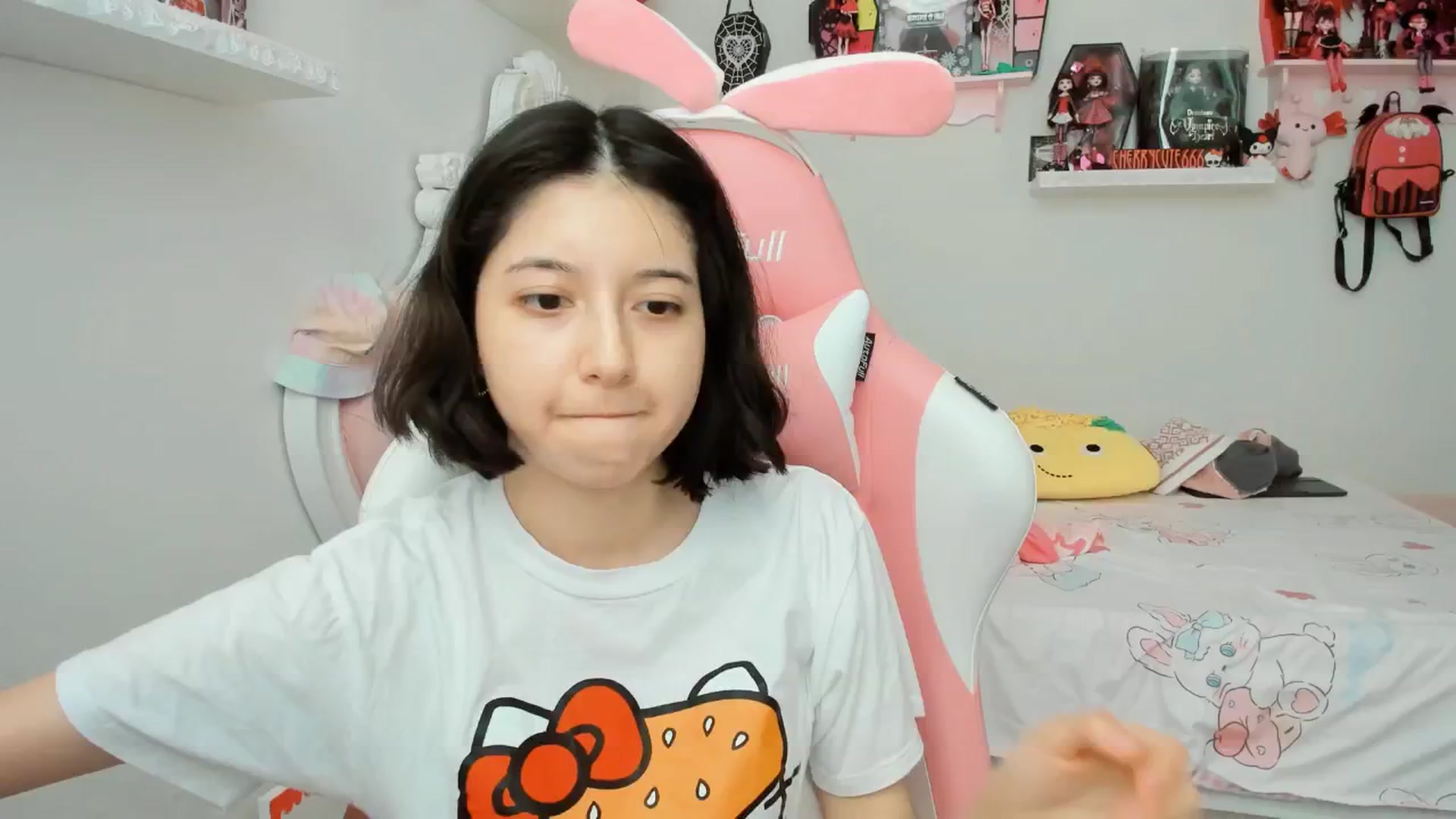 Gallery image thumbnail from Cherrycute666's myfreecams stream on, 06/18/2025, 23:27 image 5 of 20
