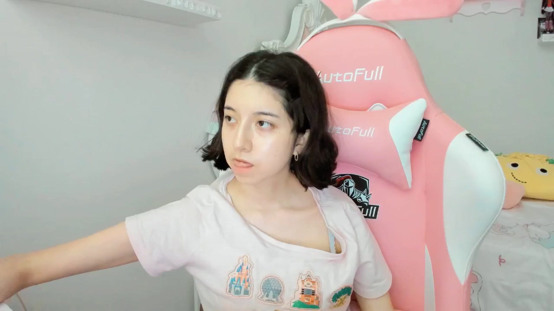 Gallery image thumbnail from Cherrycute666's myfreecams stream on, 06/20/2025, 24:01 image 1 of 20