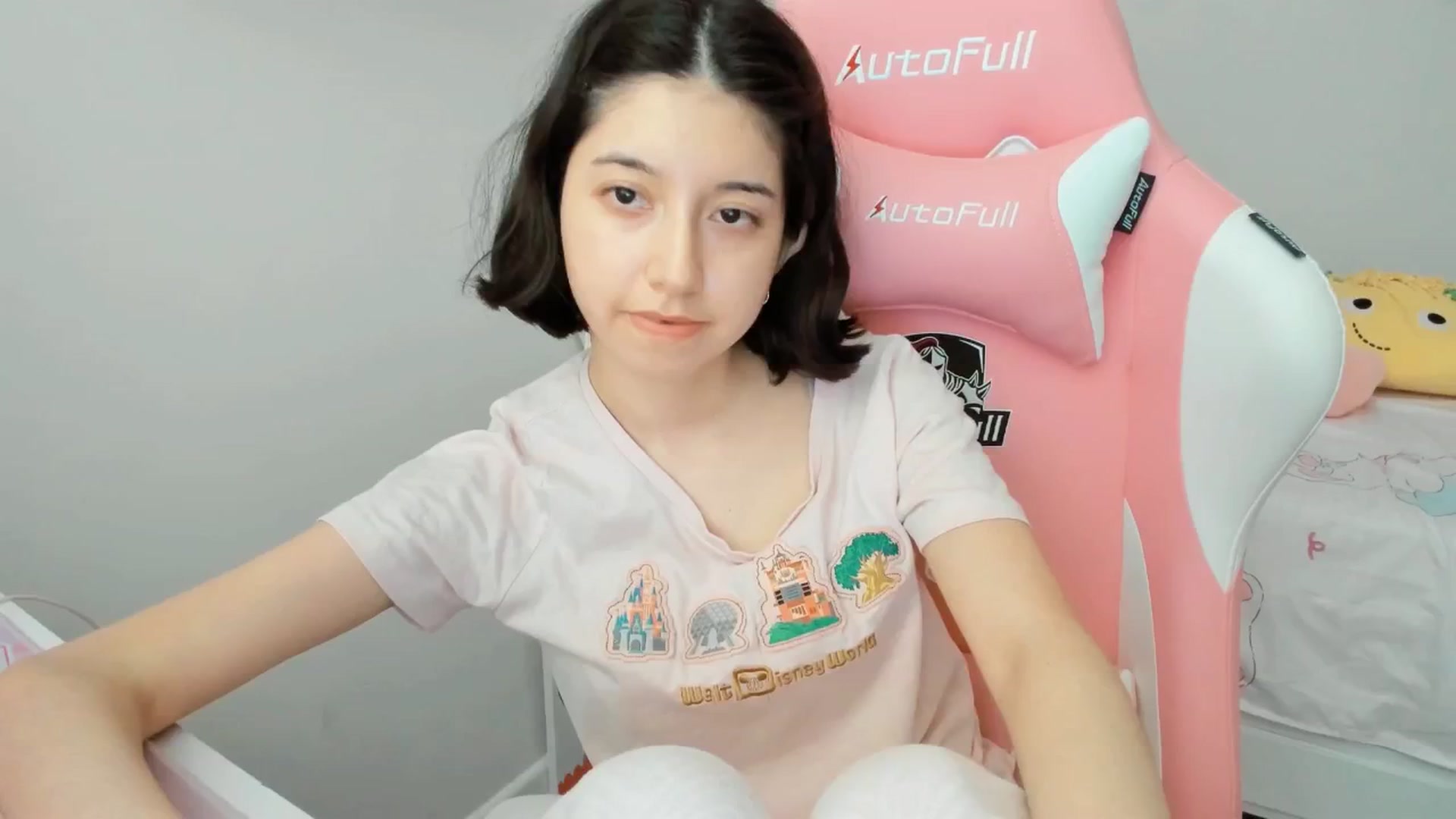 Gallery image thumbnail from Cherrycute666's myfreecams stream on, 06/20/2025, 24:01 image 20 of 20