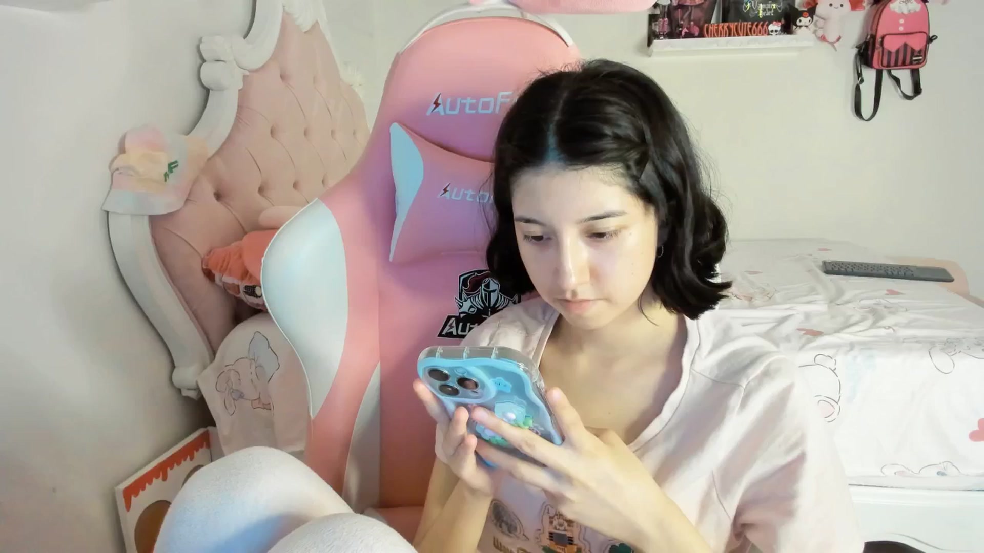 Gallery image thumbnail from Cherrycute666's myfreecams stream on, 06/20/2025, 03:59 image 10 of 20