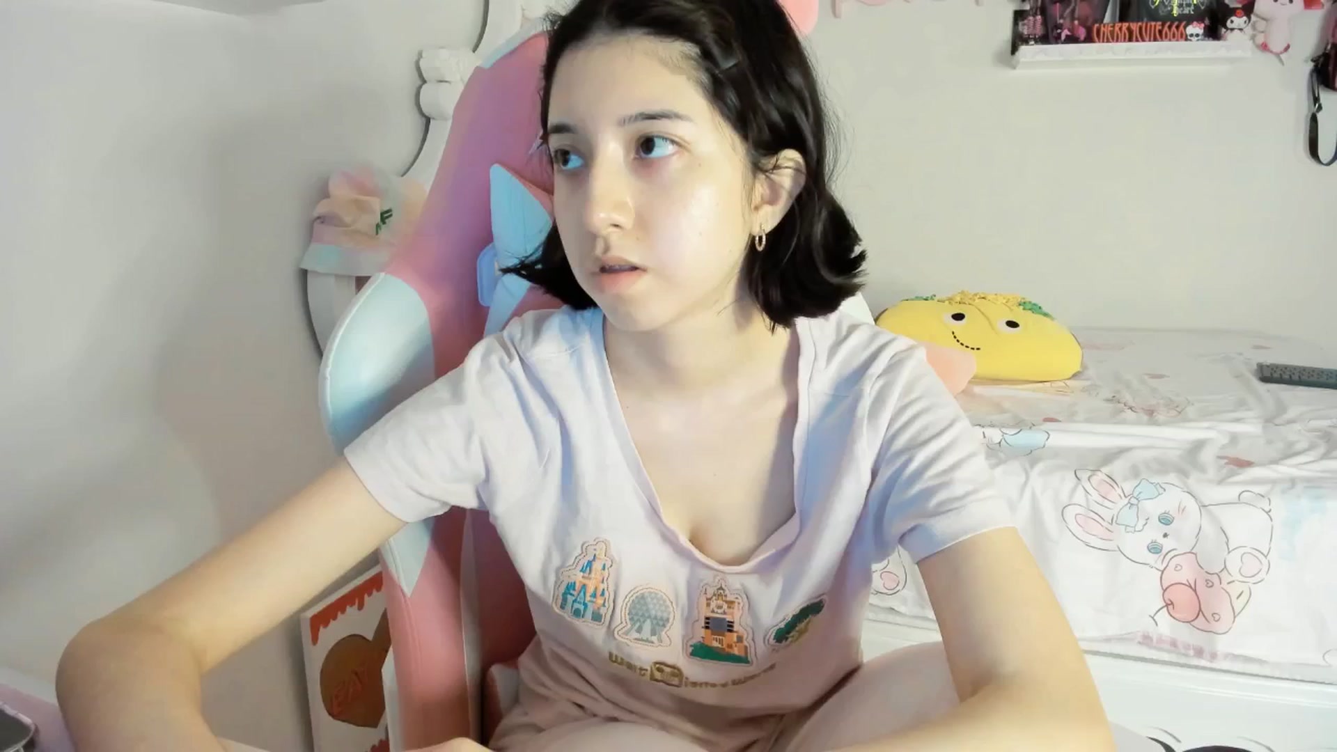 Gallery image thumbnail from Cherrycute666's myfreecams stream on, 06/20/2025, 03:59 image 5 of 20