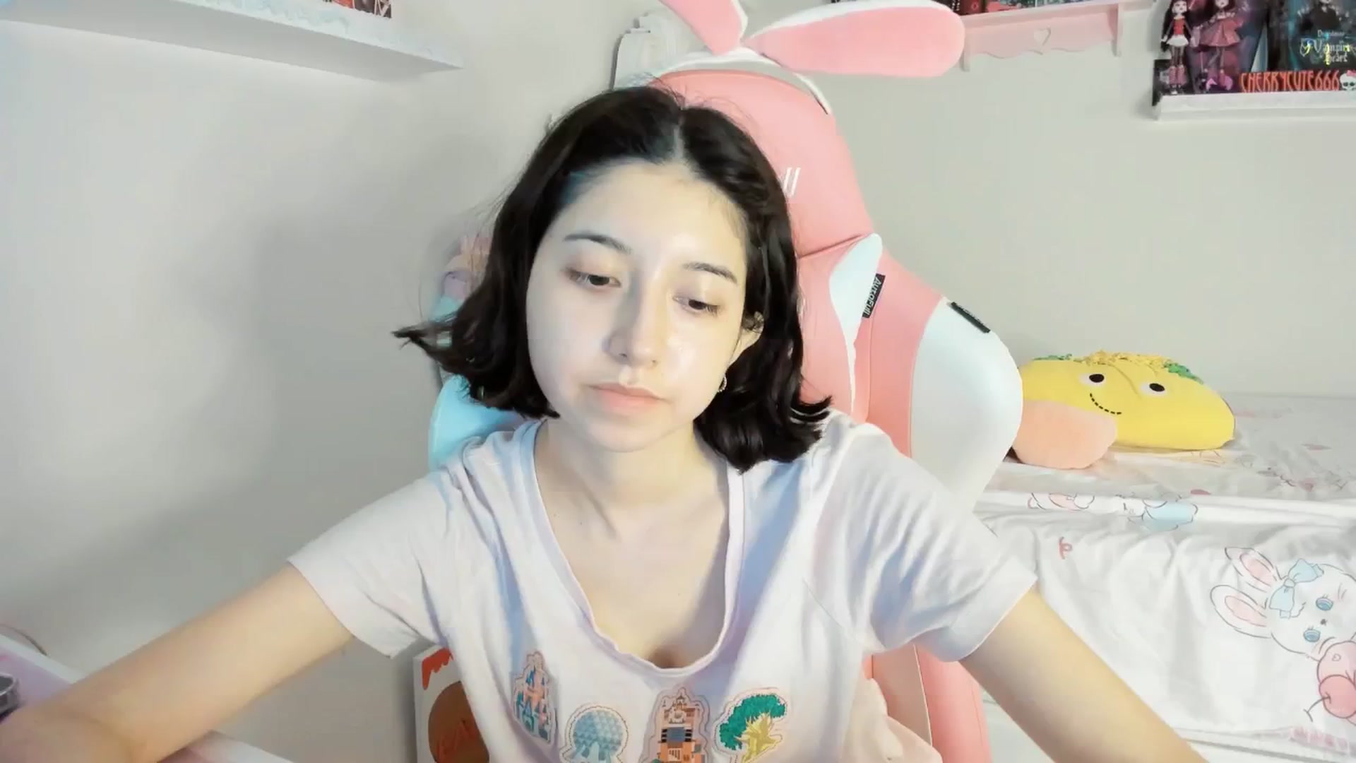 Gallery image thumbnail from Cherrycute666's myfreecams stream on, 06/20/2025, 03:59 image 4 of 20