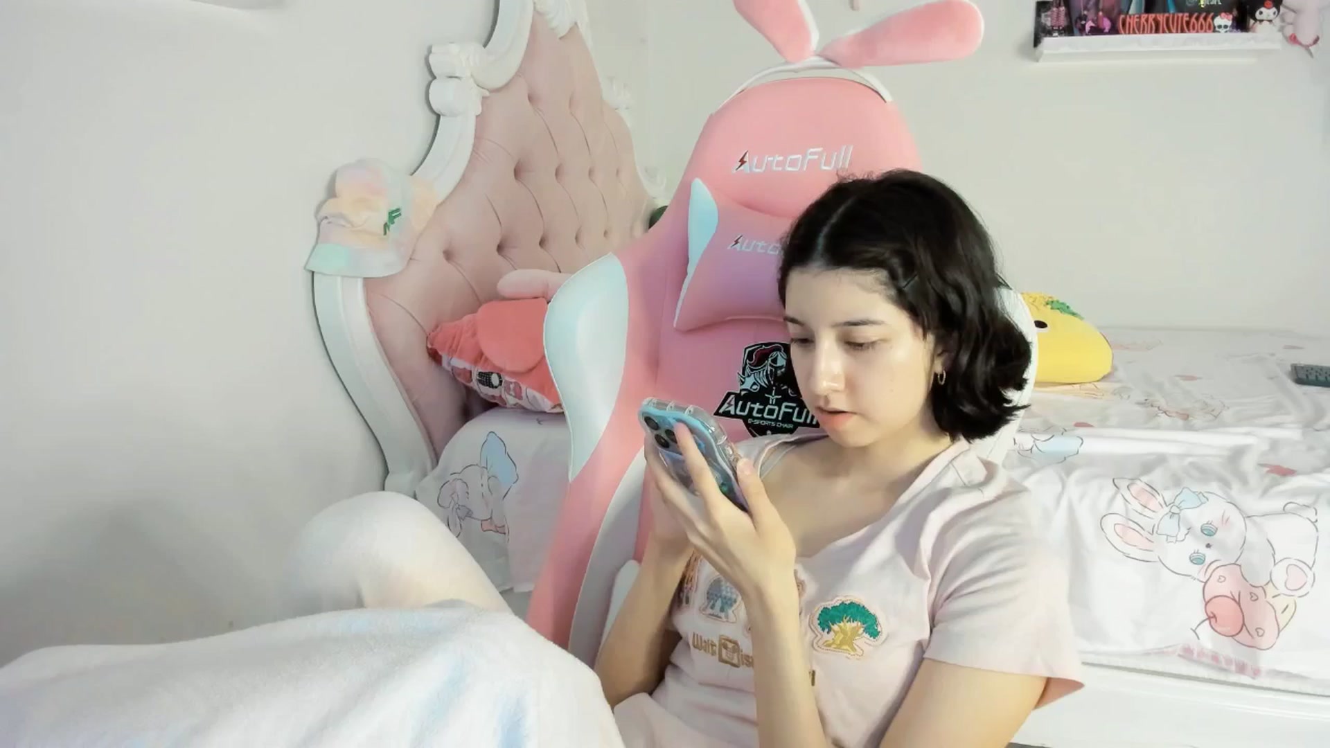 Gallery image thumbnail from Cherrycute666's myfreecams stream on, 06/20/2025, 03:59 image 3 of 20