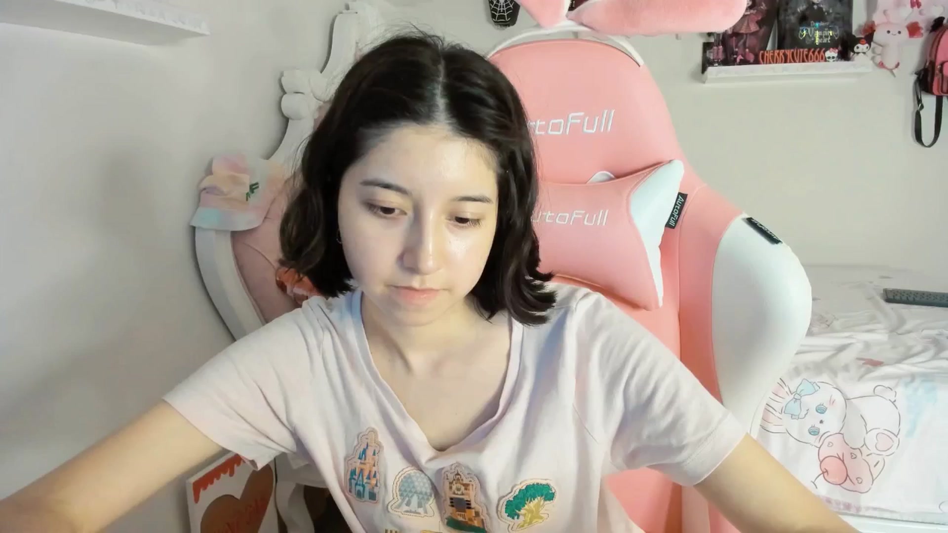 Gallery image thumbnail from Cherrycute666's myfreecams stream on, 06/20/2025, 03:59 image 11 of 20