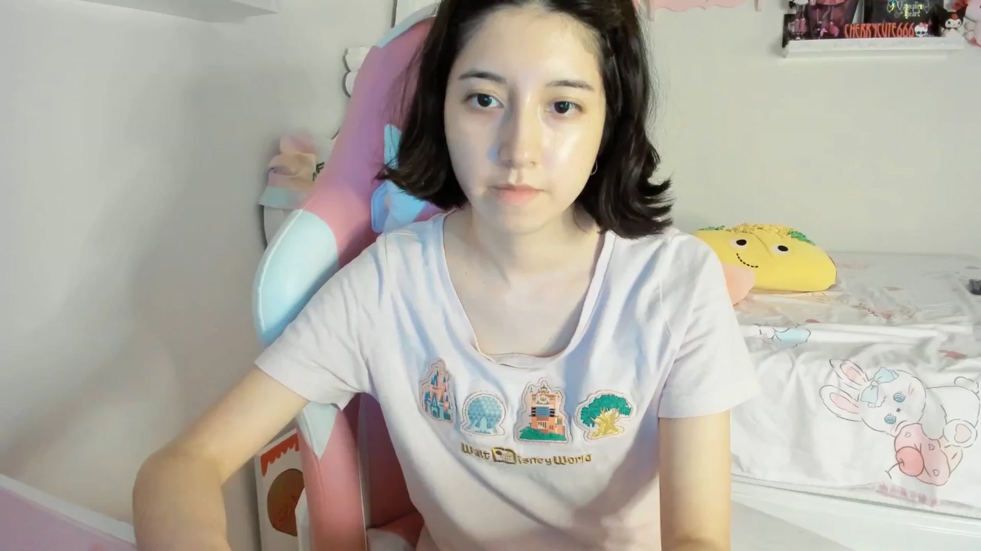 Gallery image thumbnail from Cherrycute666's myfreecams stream on, 06/20/2025, 03:59 image 6 of 20