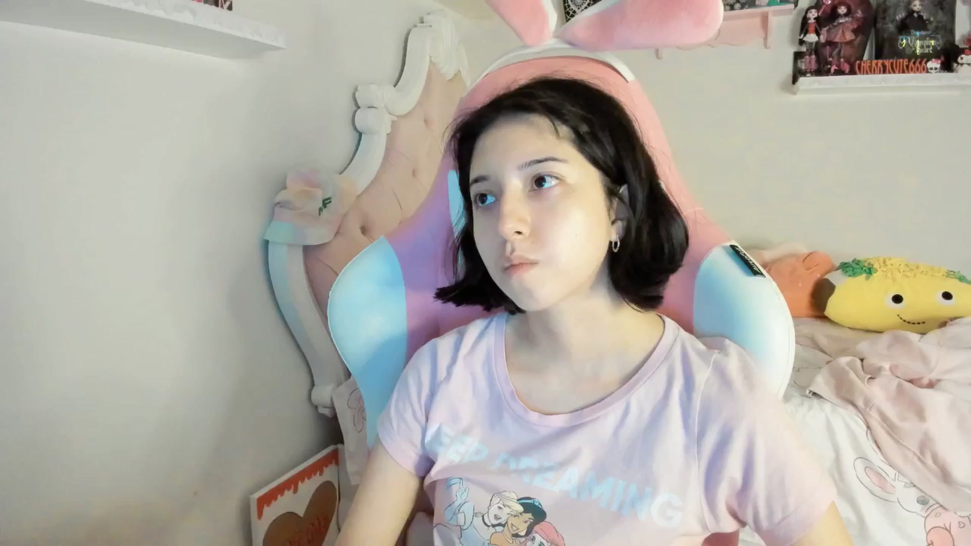 Gallery image thumbnail from Cherrycute666's myfreecams stream on, 06/21/2025, 01:59 image 15 of 20