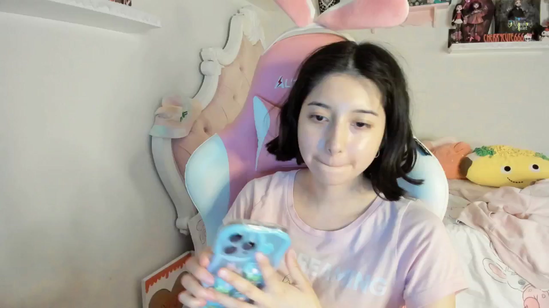 Gallery image thumbnail from Cherrycute666's myfreecams stream on, 06/21/2025, 01:59 image 16 of 20