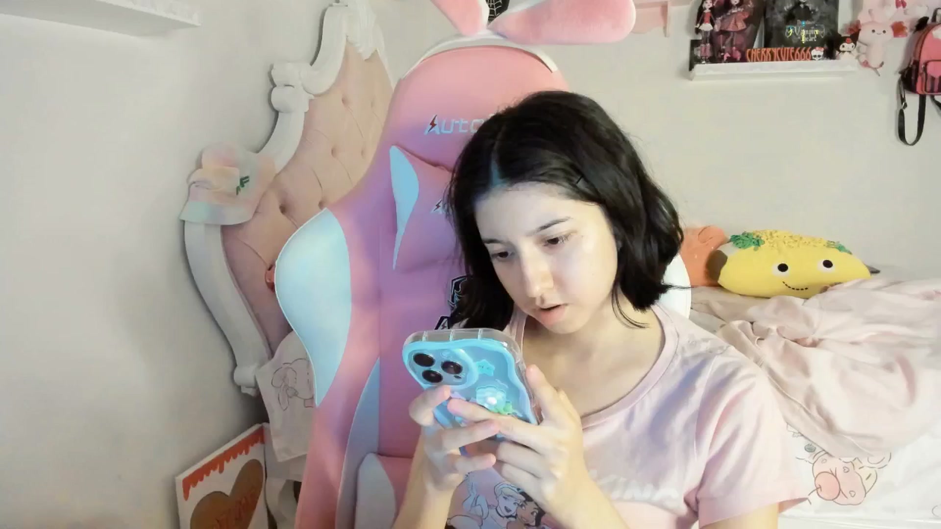Gallery image thumbnail from Cherrycute666's myfreecams stream on, 06/21/2025, 01:59 image 19 of 20
