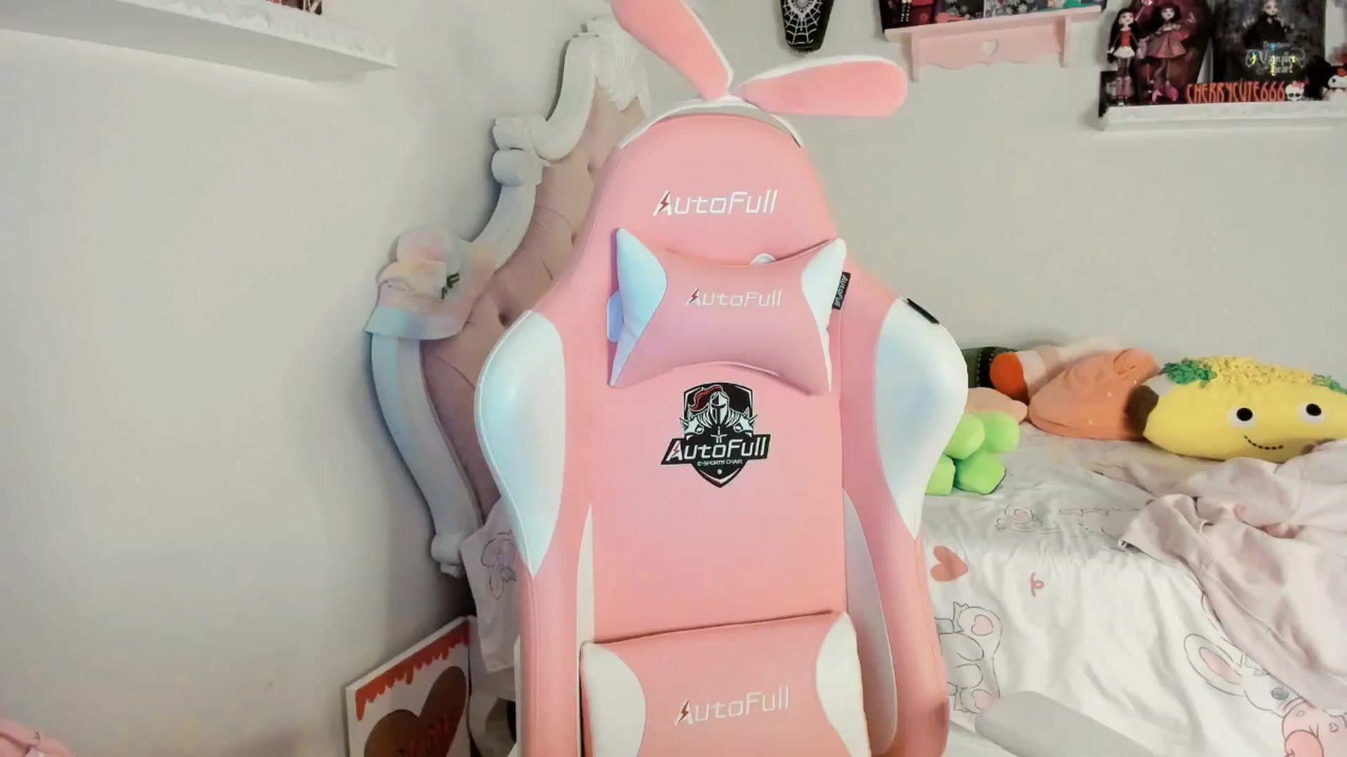 Gallery image thumbnail from Cherrycute666's myfreecams stream on, 06/21/2025, 01:59 image 13 of 20