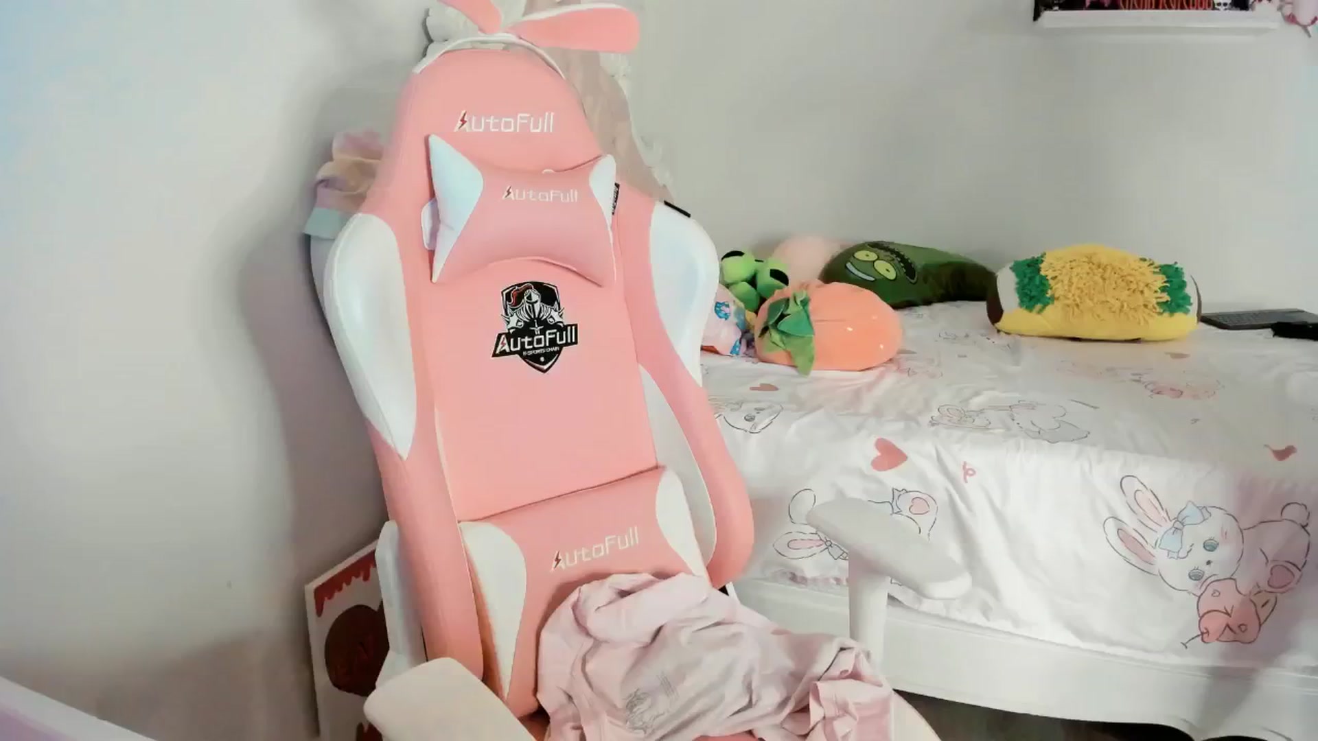 Gallery image thumbnail from Cherrycute666's myfreecams stream on, 06/21/2025, 08:01 image 15 of 20