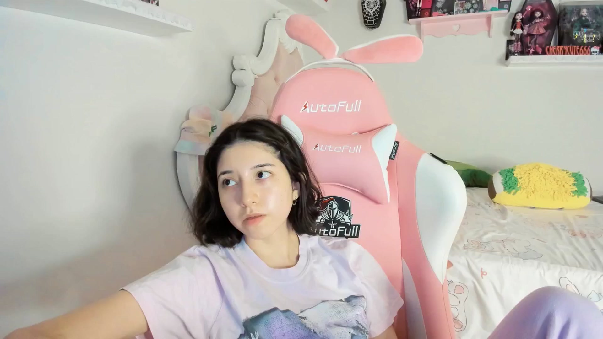 Gallery image thumbnail from Cherrycute666's myfreecams stream on, 06/21/2025, 08:01 image 13 of 20