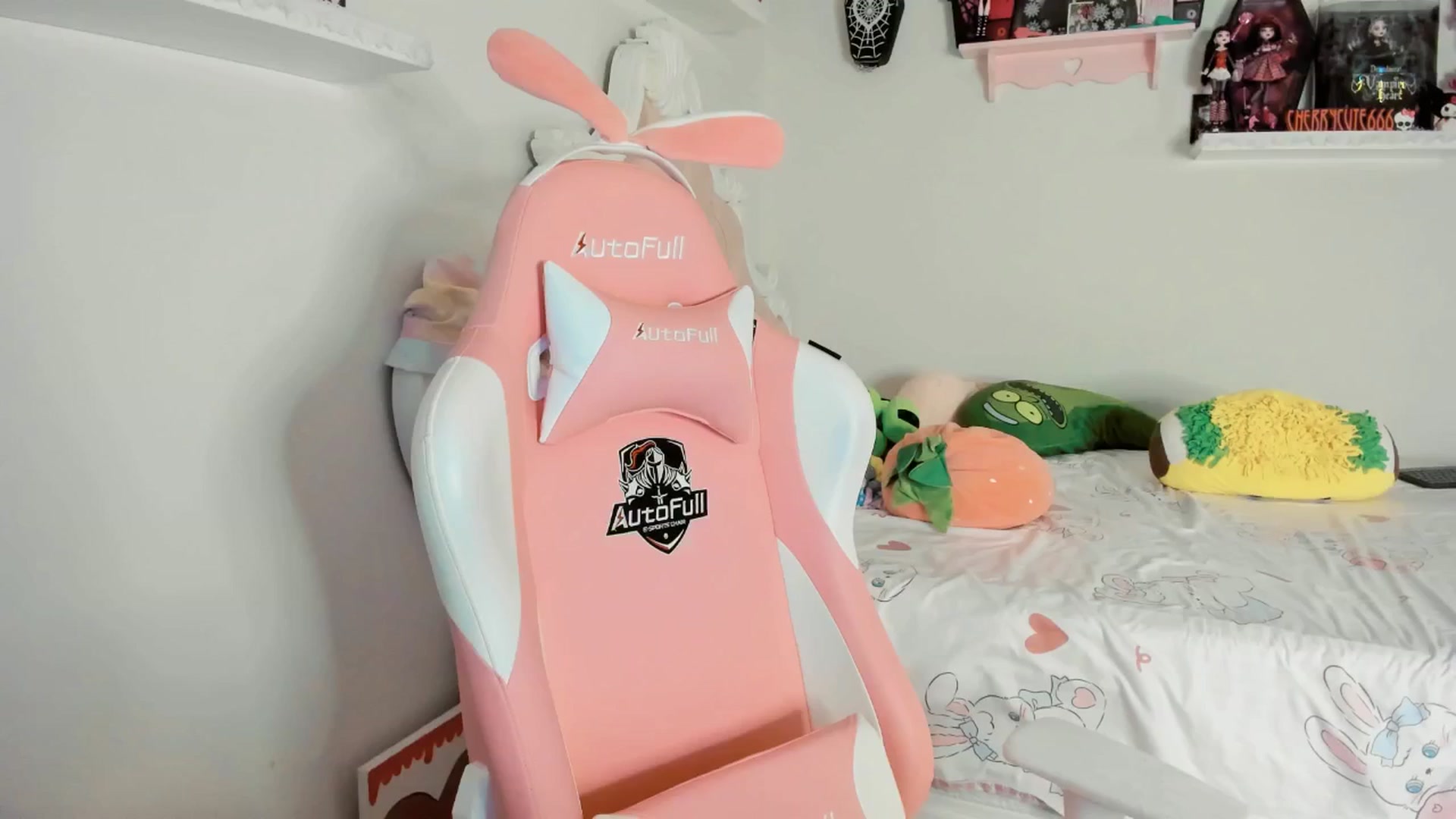 Gallery image thumbnail from Cherrycute666's myfreecams stream on, 06/21/2025, 08:01 image 12 of 20
