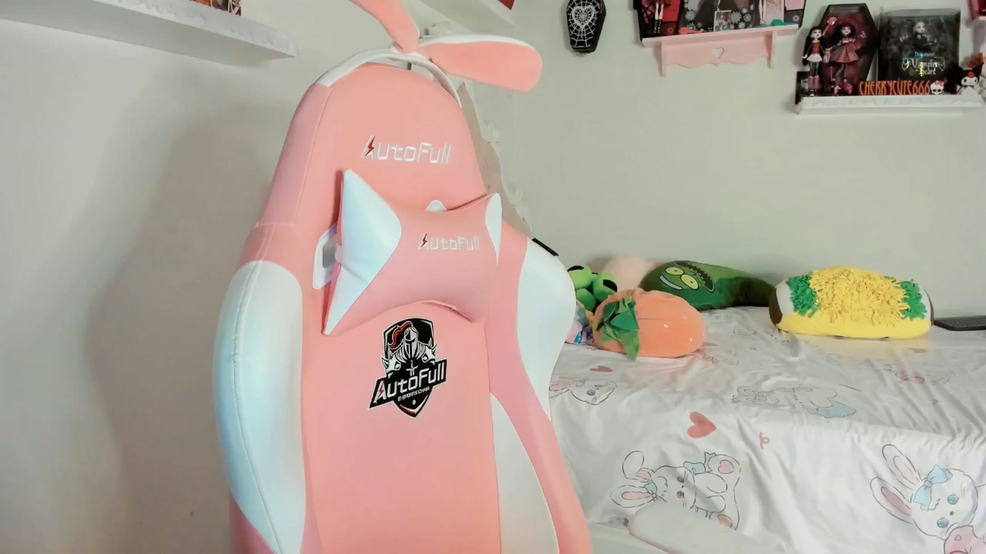 Gallery image thumbnail from Cherrycute666's myfreecams stream on, 06/21/2025, 08:01 image 11 of 20