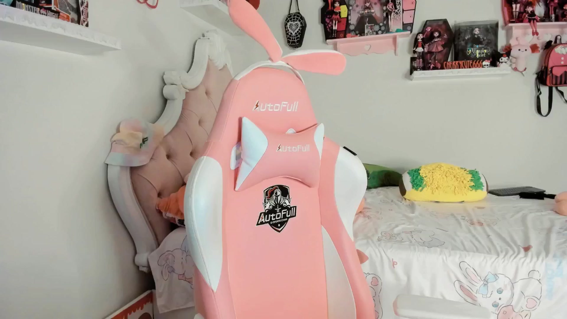 Gallery image thumbnail from Cherrycute666's myfreecams stream on, 06/21/2025, 08:01 image 1 of 20