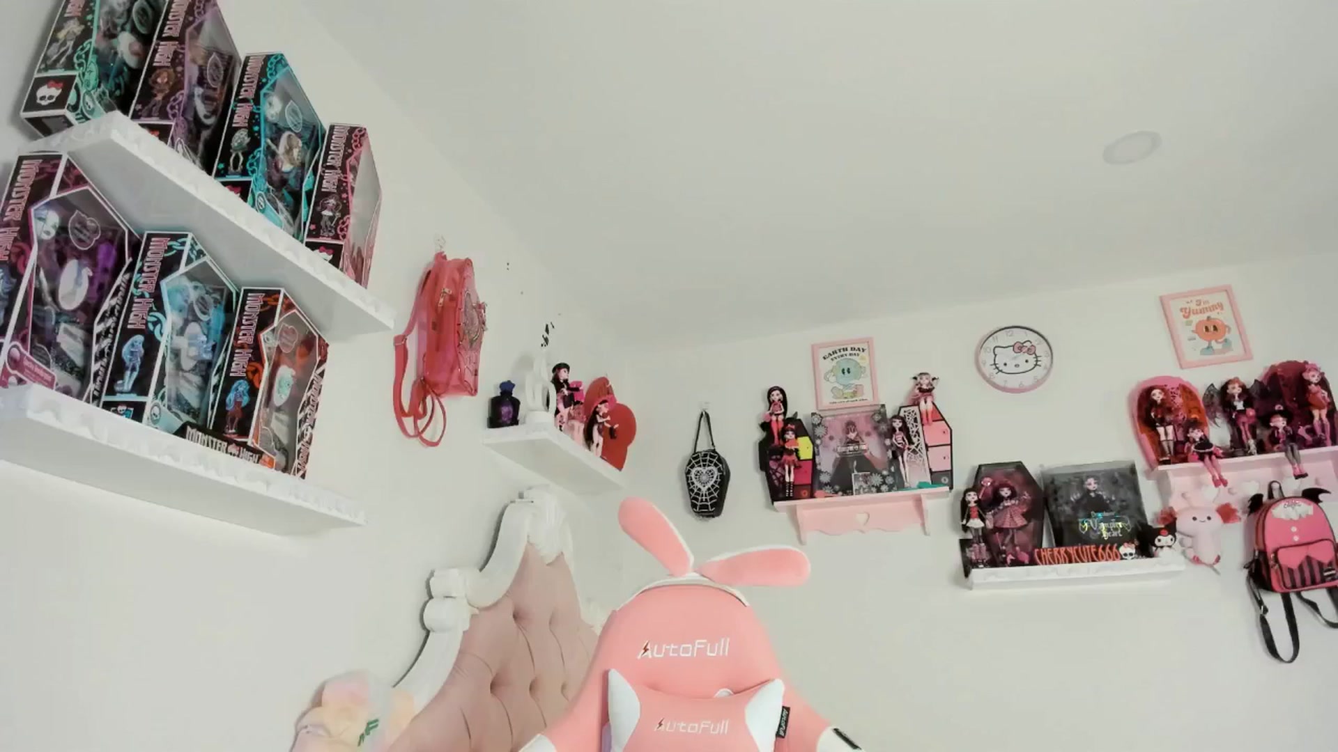 Gallery image thumbnail from Cherrycute666's myfreecams stream on, 06/21/2025, 08:01 image 5 of 20