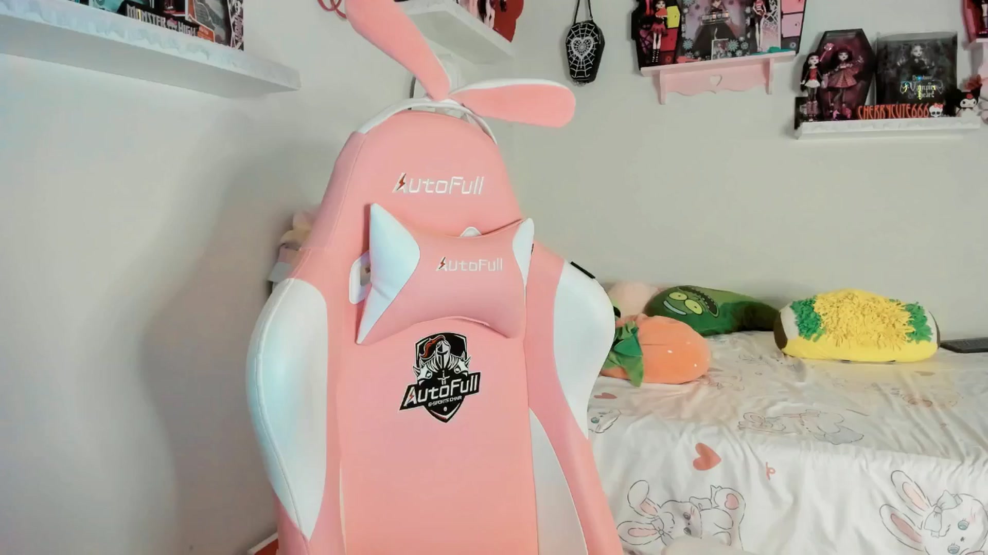 Gallery image thumbnail from Cherrycute666's myfreecams stream on, 06/21/2025, 08:01 image 7 of 20