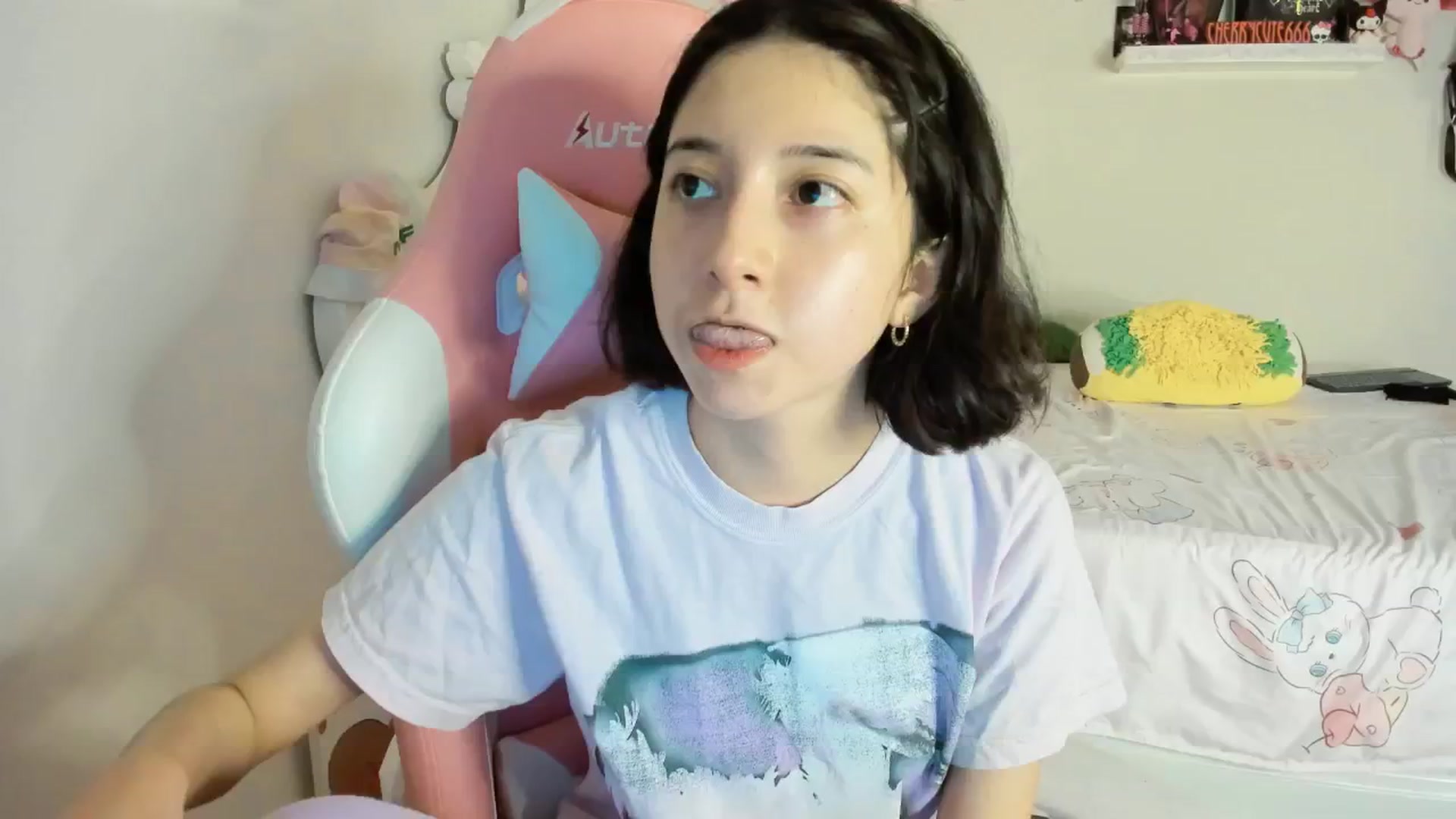 Gallery image thumbnail from Cherrycute666's myfreecams stream on, 06/21/2025, 08:01 image 6 of 20