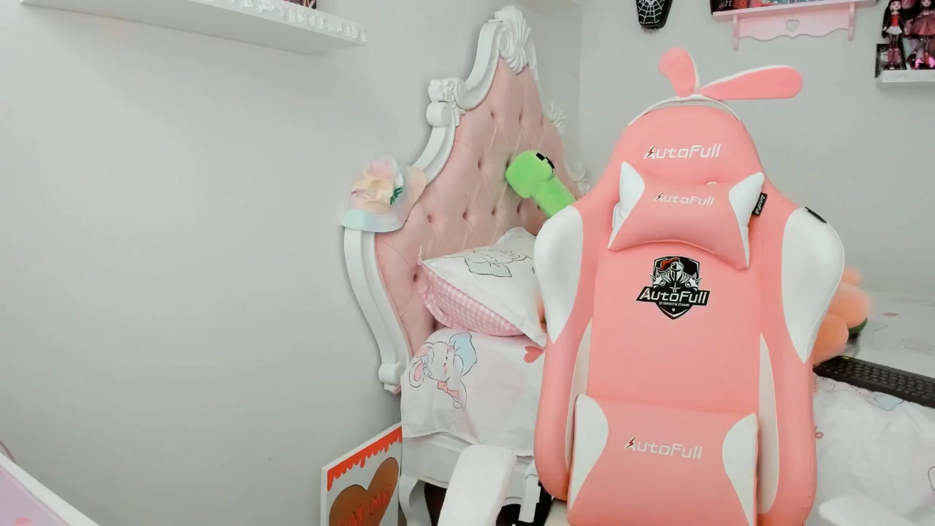 Gallery image thumbnail from Cherrycute666's myfreecams stream on, 06/21/2025, 20:57 image 8 of 20