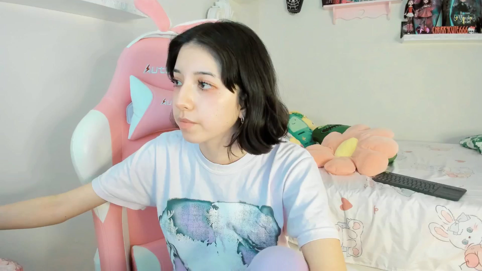 Gallery image thumbnail from Cherrycute666's myfreecams stream on, 06/21/2025, 20:57 image 15 of 20