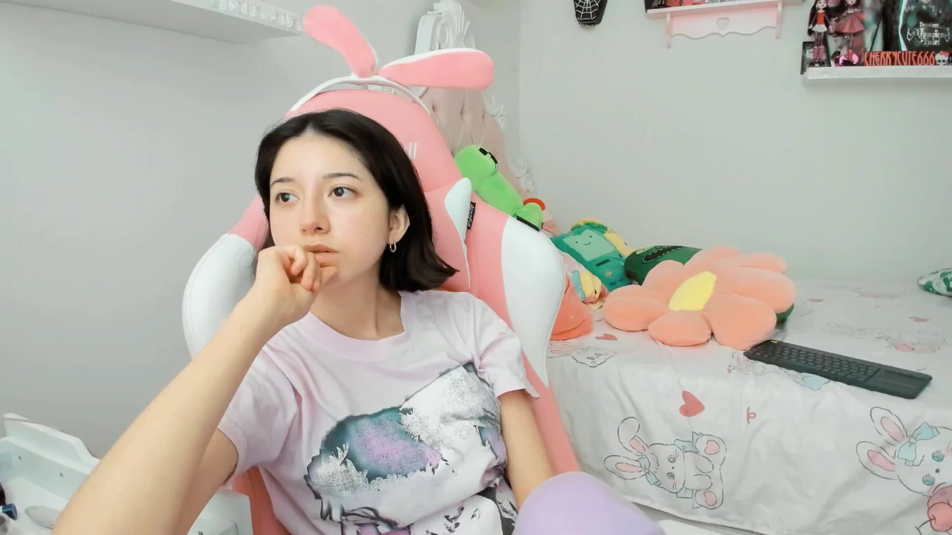 Gallery image thumbnail from Cherrycute666's myfreecams stream on, 06/21/2025, 20:57 image 11 of 20