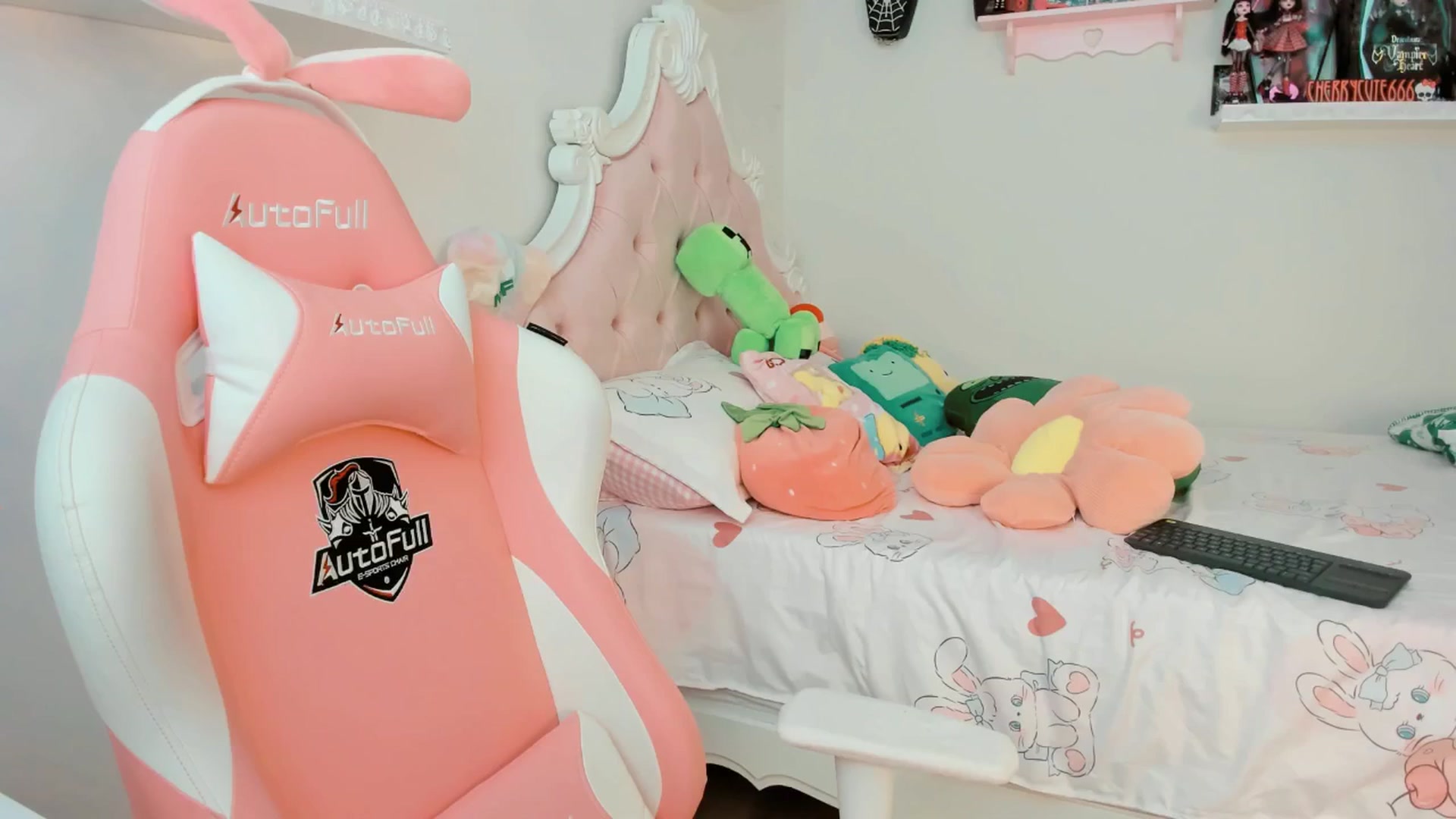 Gallery image thumbnail from Cherrycute666's myfreecams stream on, 06/21/2025, 20:57 image 19 of 20