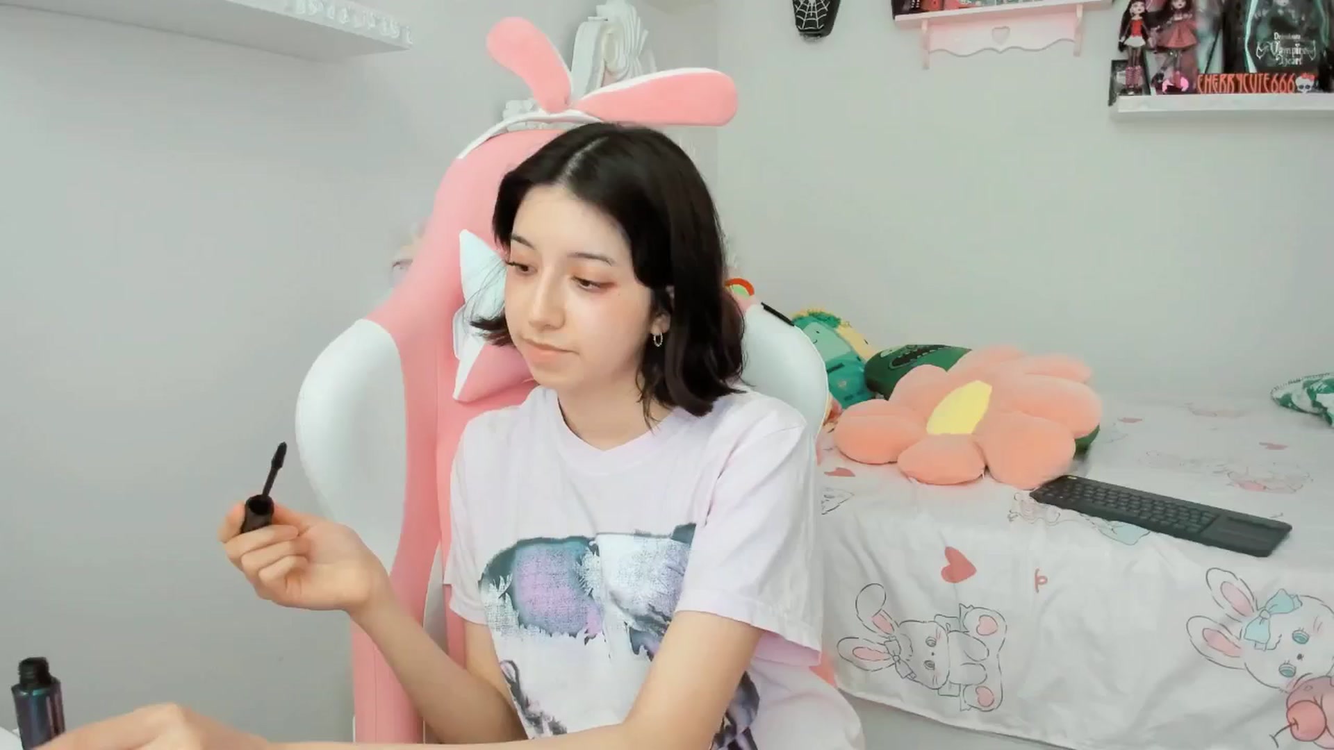 Gallery image thumbnail from Cherrycute666's myfreecams stream on, 06/21/2025, 20:57 image 14 of 20