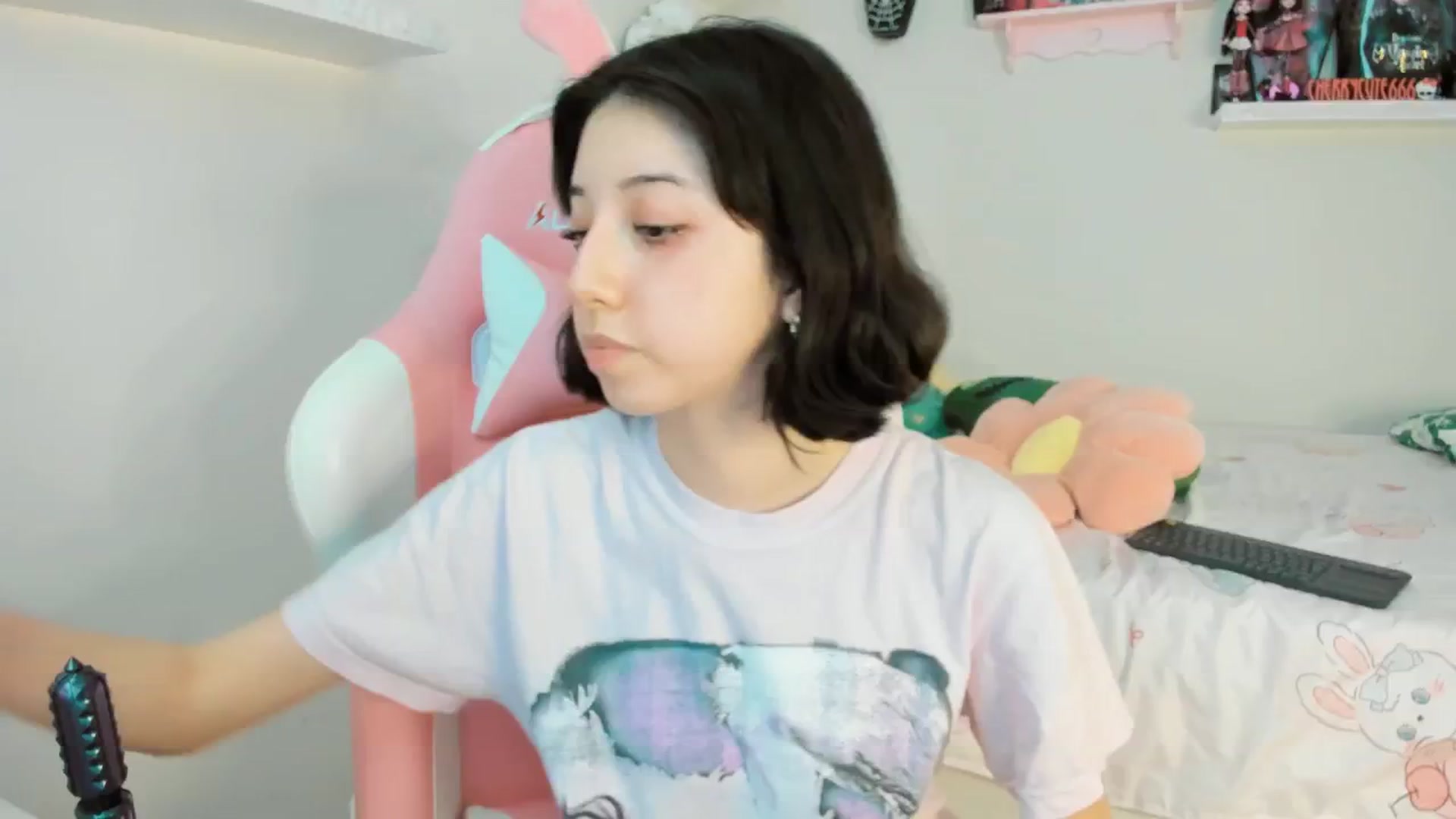 Gallery image thumbnail from Cherrycute666's myfreecams stream on, 06/21/2025, 20:57 image 17 of 20