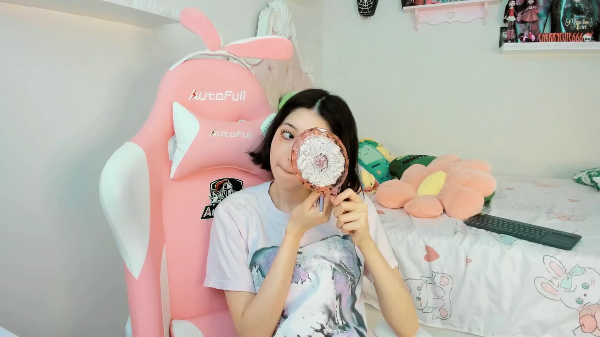 Gallery image thumbnail from Cherrycute666's myfreecams stream on, 06/21/2025, 20:57 image 20 of 20