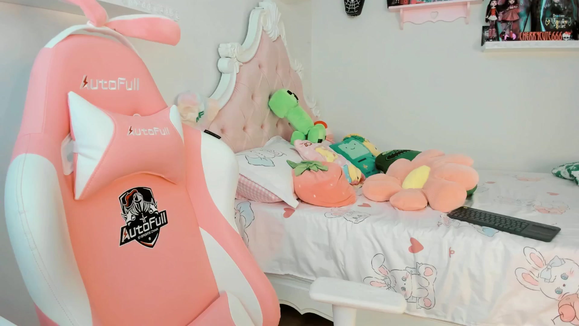 Gallery image thumbnail from Cherrycute666's myfreecams stream on, 06/21/2025, 20:57 image 18 of 20