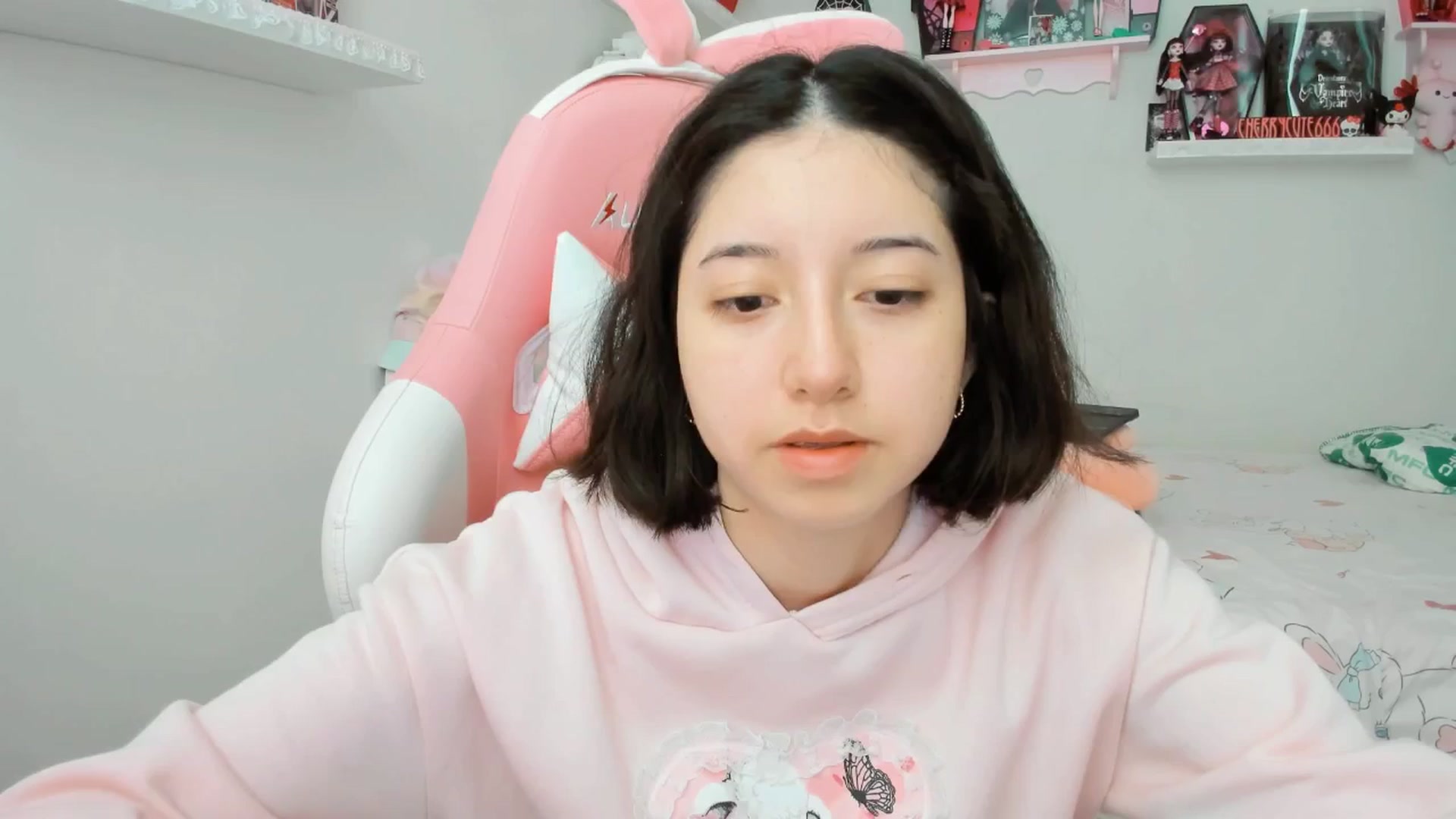 Gallery image thumbnail from Cherrycute666's myfreecams stream on, 06/22/2025, 19:35 image 10 of 20