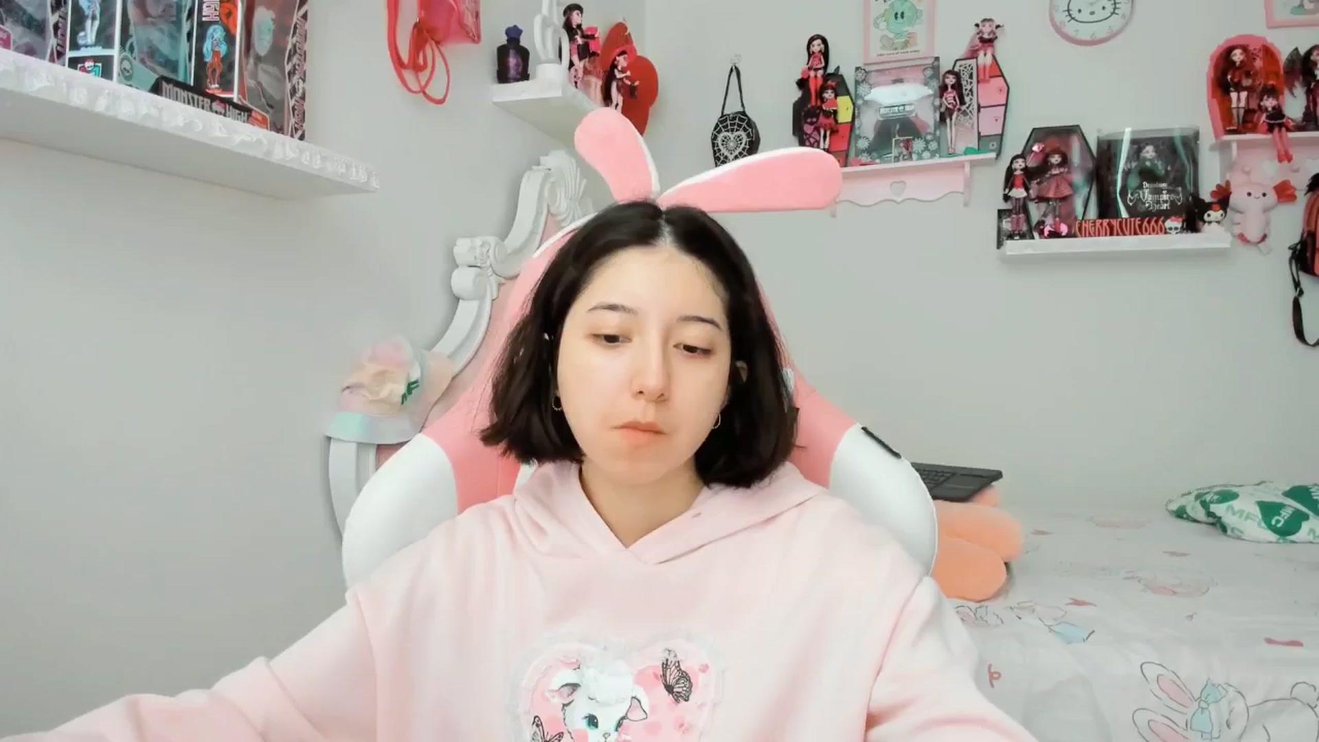 Gallery image thumbnail from Cherrycute666's myfreecams stream on, 06/22/2025, 19:35 image 20 of 20