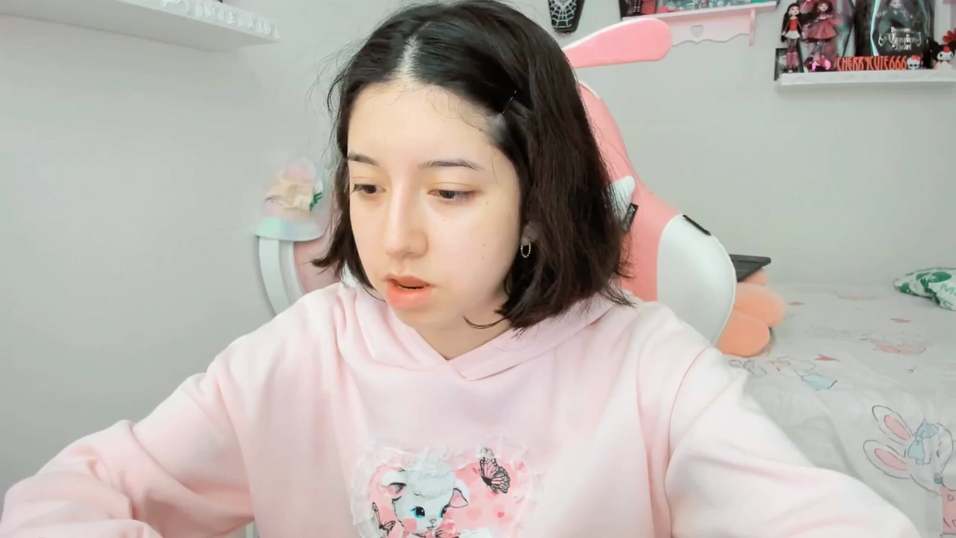 Gallery image thumbnail from Cherrycute666's myfreecams stream on, 06/22/2025, 19:35 image 3 of 20