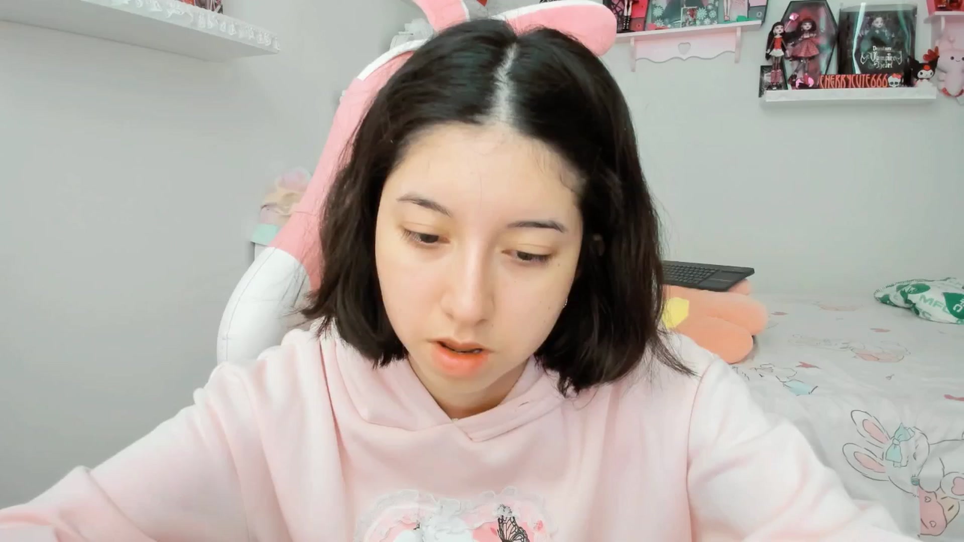 Gallery image thumbnail from Cherrycute666's myfreecams stream on, 06/22/2025, 19:35 image 12 of 20