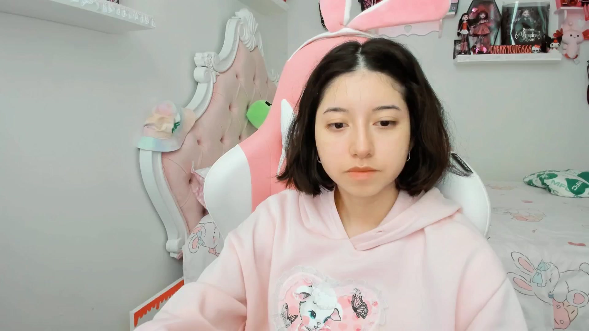 Gallery image thumbnail from Cherrycute666's myfreecams stream on, 06/22/2025, 19:35 image 7 of 20