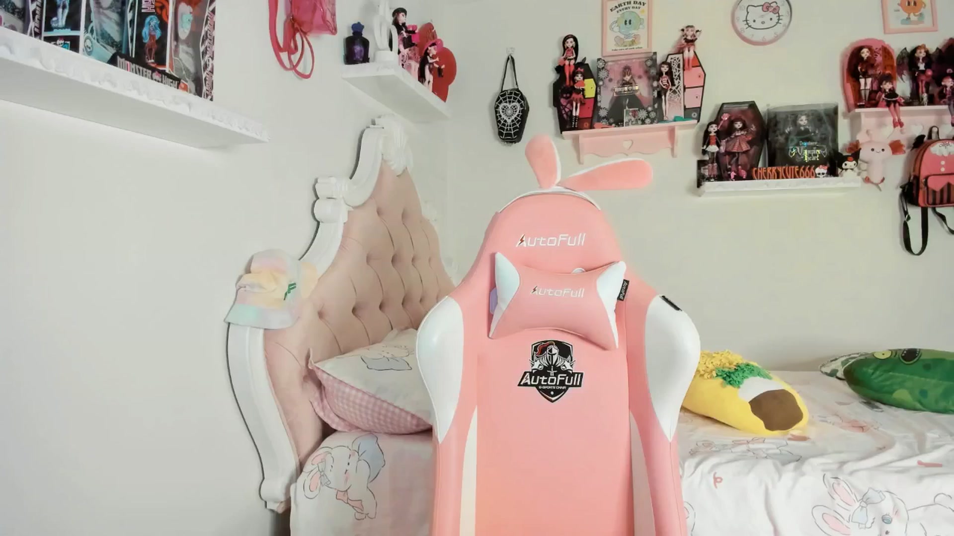 Gallery image thumbnail from Cherrycute666's myfreecams stream on, 06/23/2025, 04:00 image 19 of 20