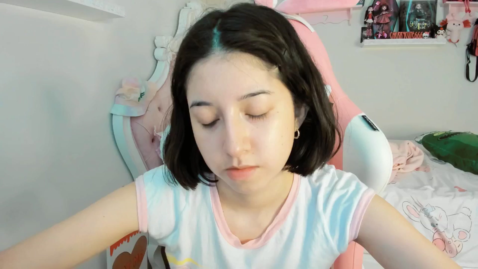 Gallery image thumbnail from Cherrycute666's myfreecams stream on, 06/23/2025, 04:00 image 3 of 20