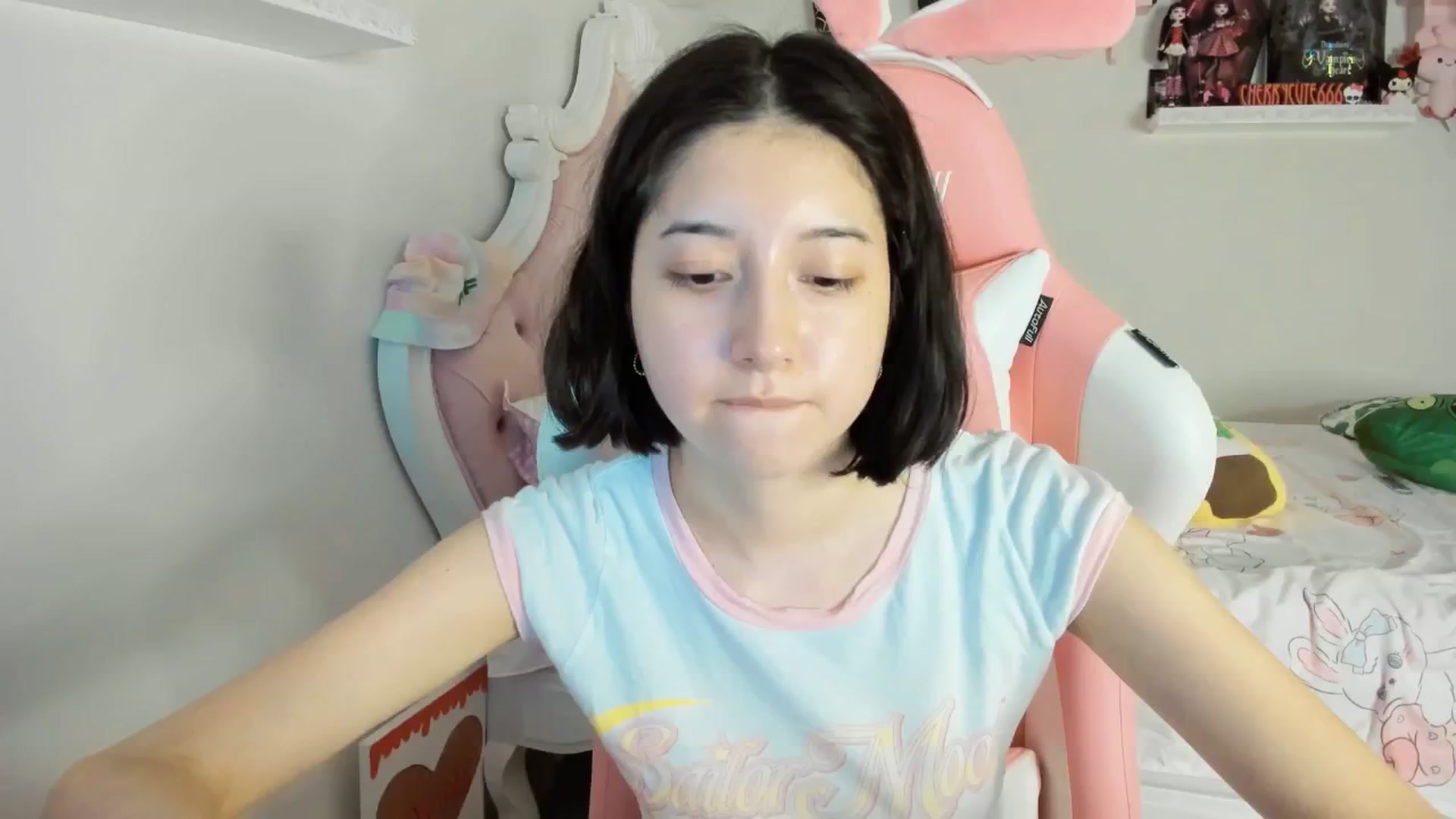 Gallery image thumbnail from Cherrycute666's myfreecams stream on, 06/23/2025, 04:00 image 12 of 20