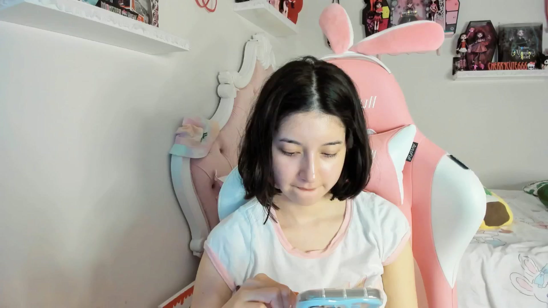 Gallery image thumbnail from Cherrycute666's myfreecams stream on, 06/23/2025, 04:00 image 15 of 20