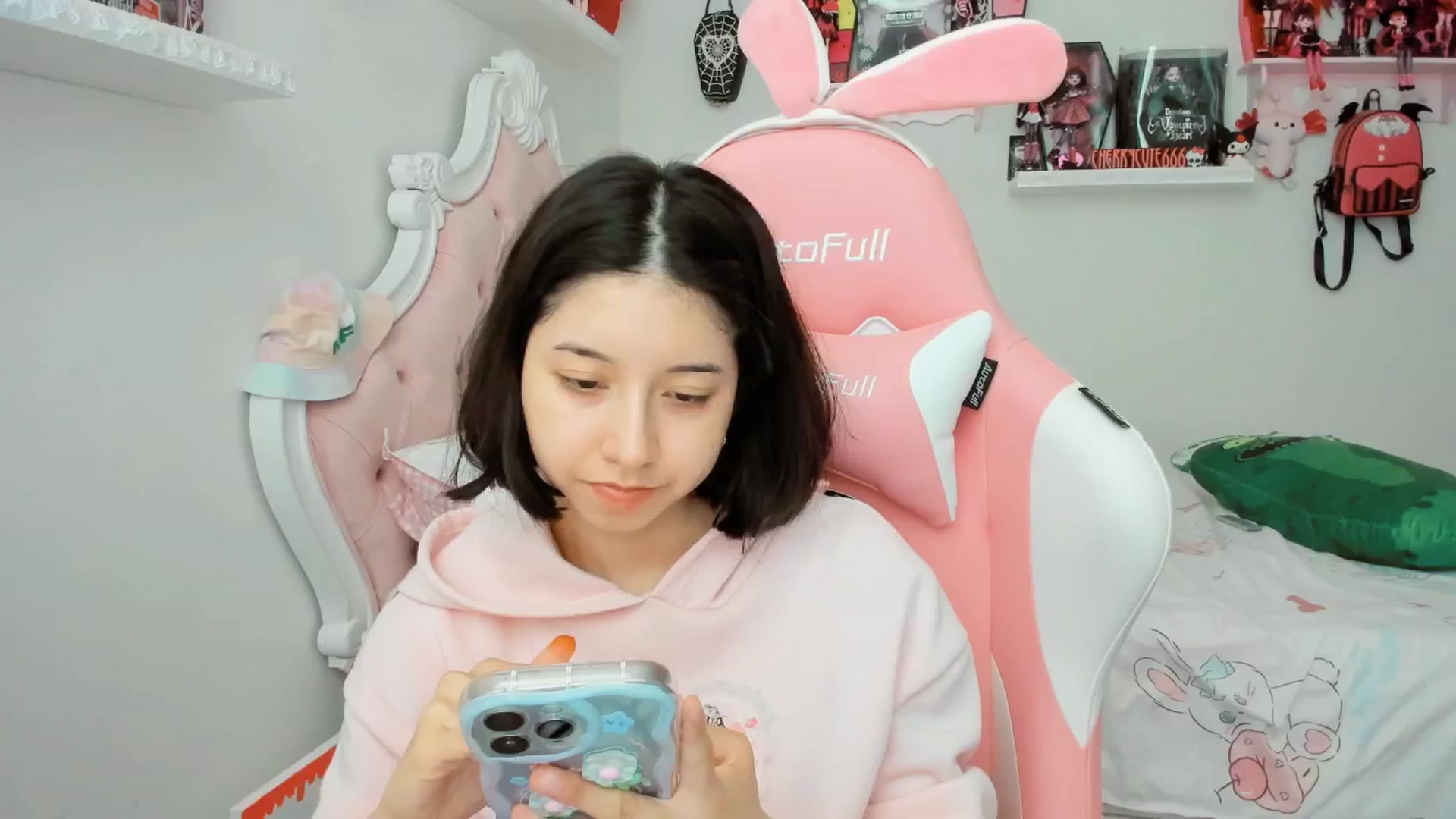 Gallery image thumbnail from Cherrycute666's myfreecams stream on, 06/23/2025, 04:00 image 1 of 20