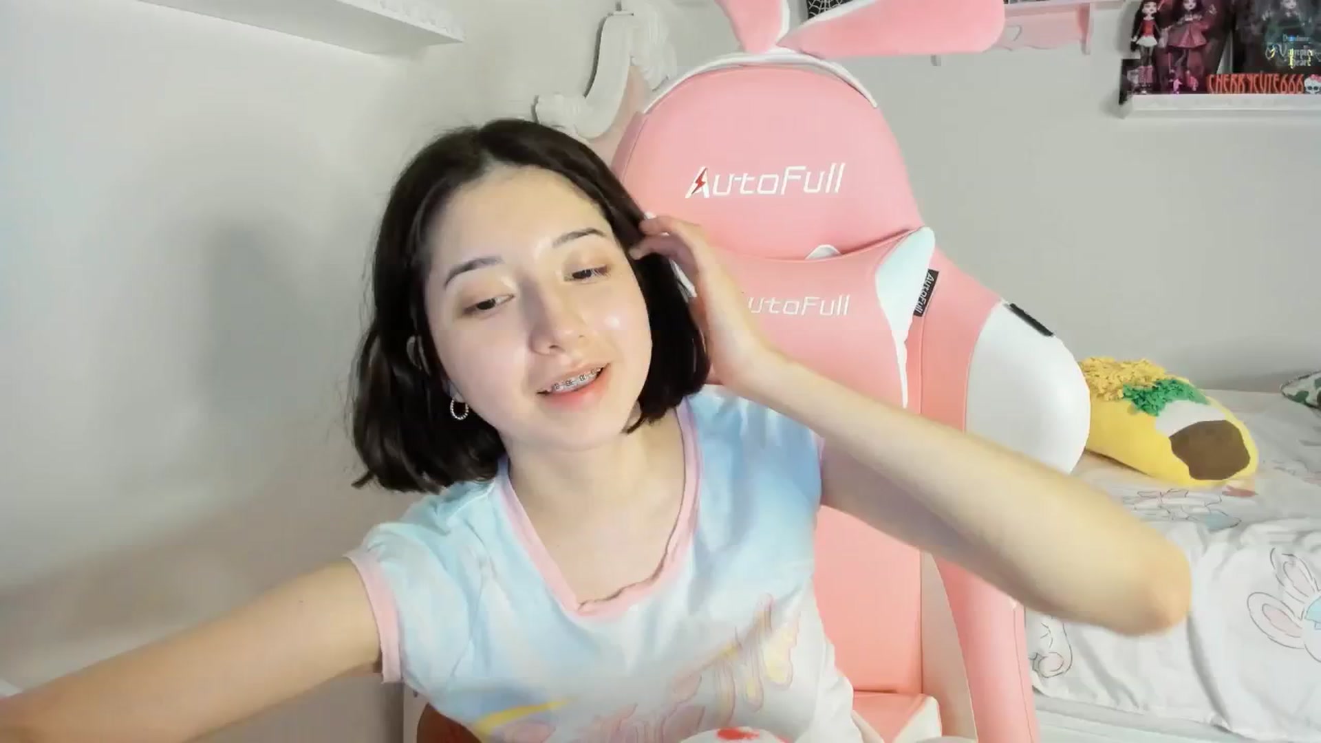 Gallery image thumbnail from Cherrycute666's myfreecams stream on, 06/23/2025, 04:00 image 17 of 20