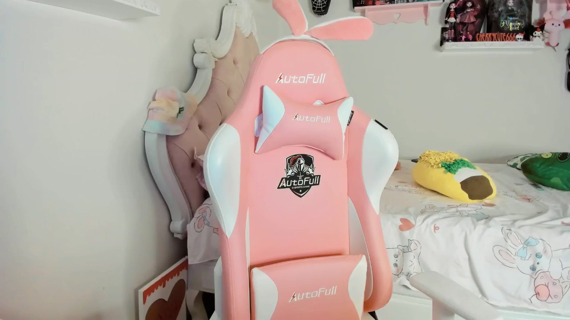 Gallery image thumbnail from Cherrycute666's myfreecams stream on, 06/23/2025, 04:00 image 16 of 20