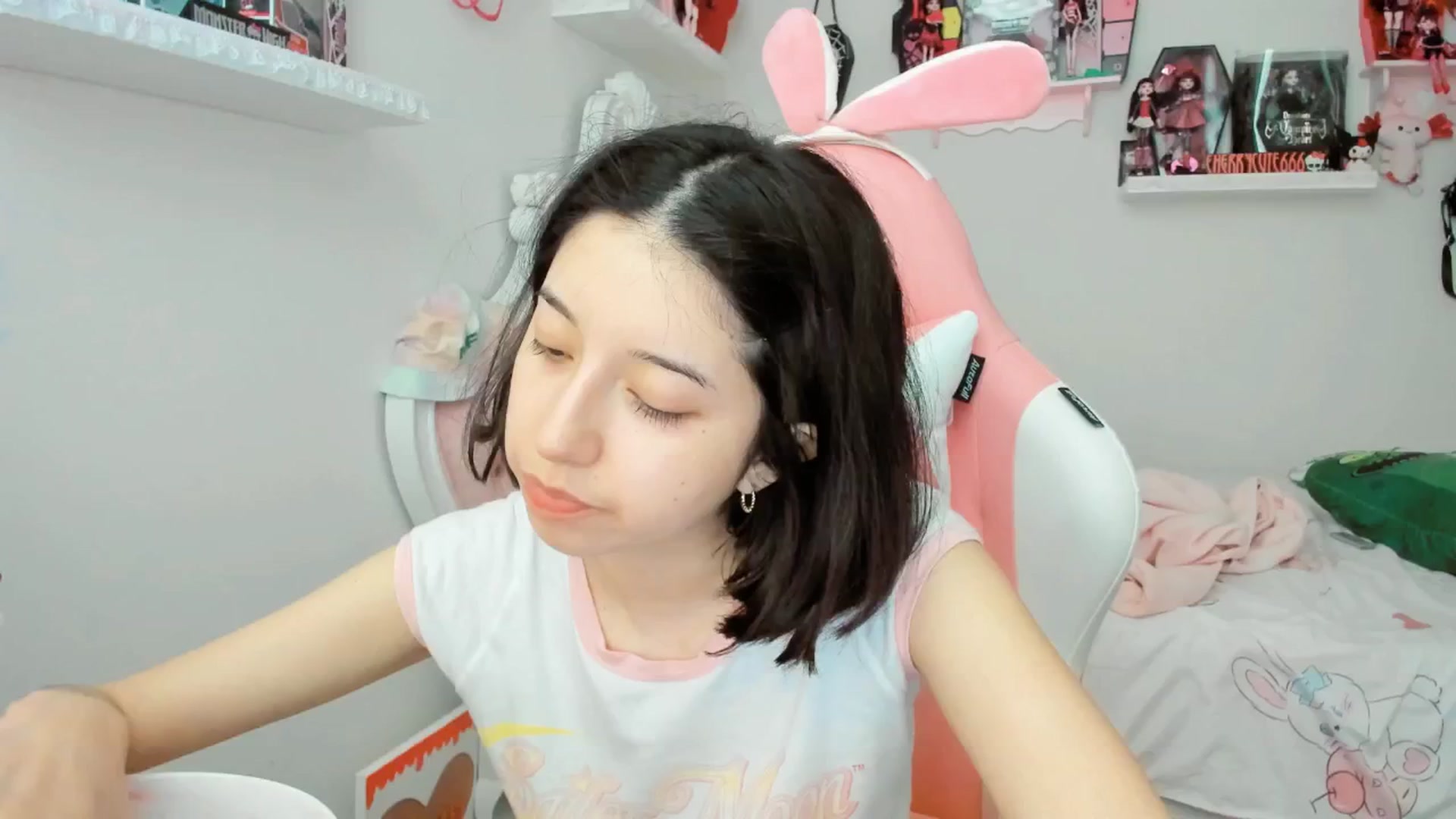 Gallery image thumbnail from Cherrycute666's myfreecams stream on, 06/23/2025, 04:00 image 2 of 20