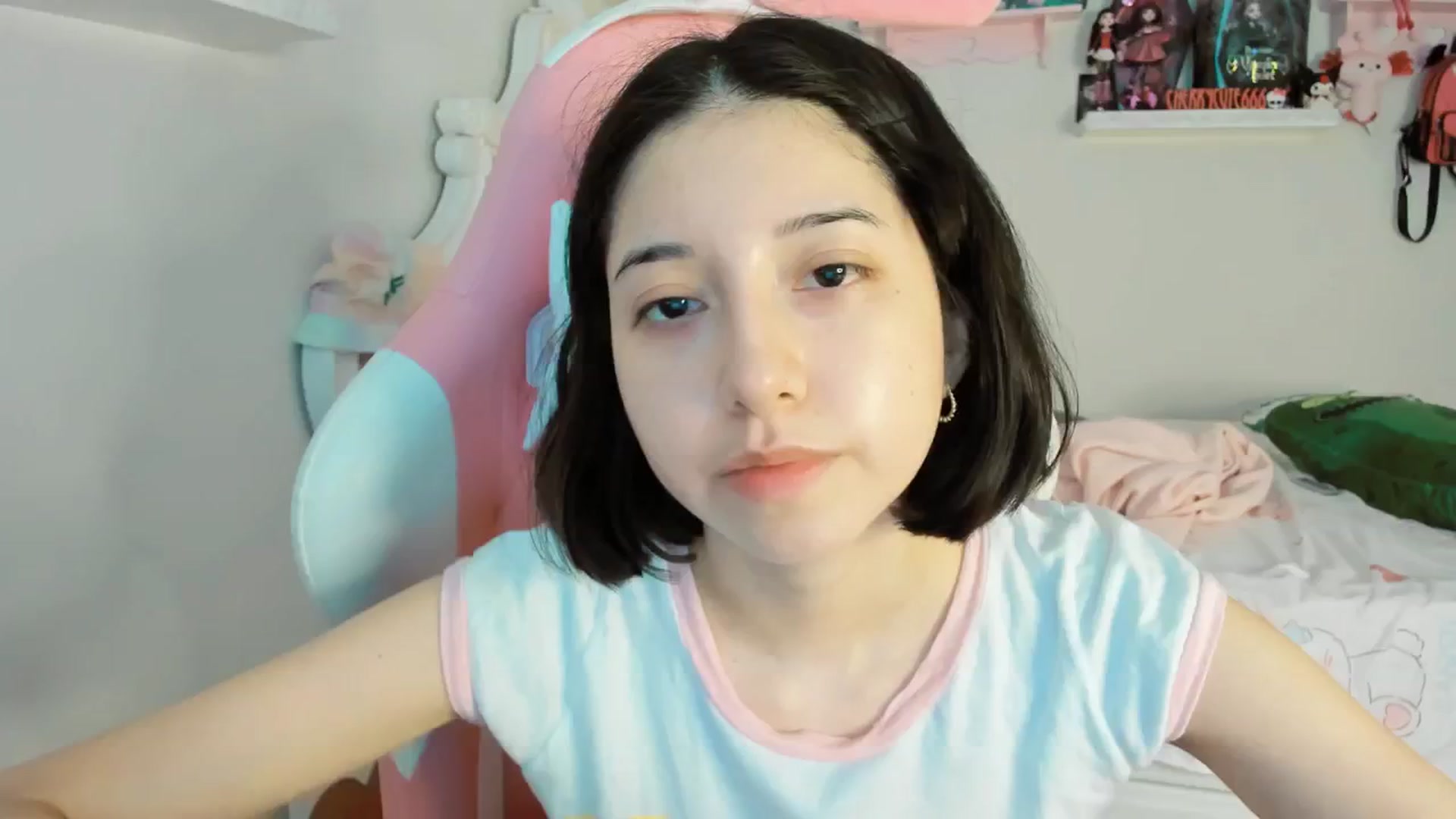 Gallery image thumbnail from Cherrycute666's myfreecams stream on, 06/23/2025, 04:00 image 4 of 20