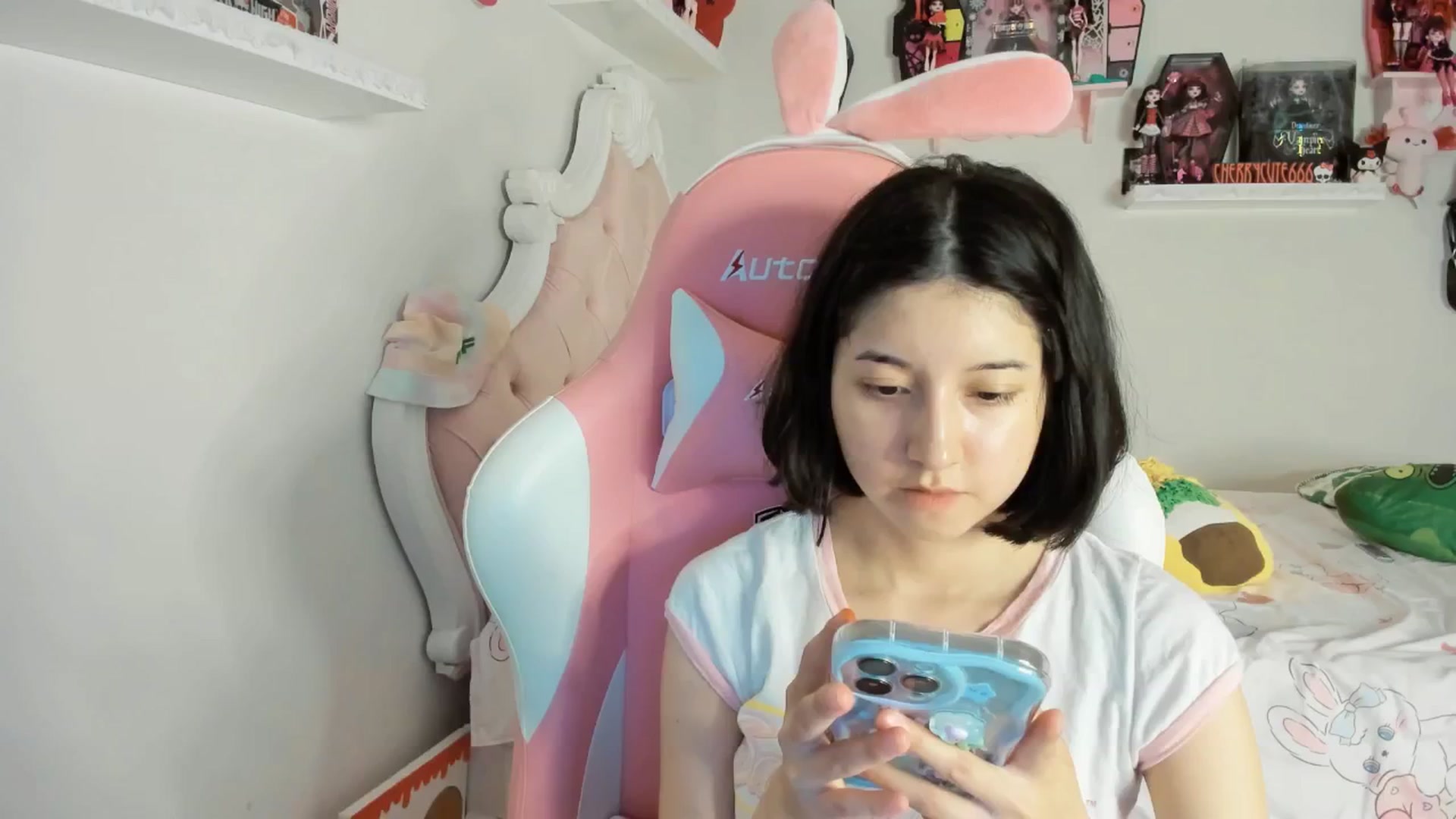 Gallery image thumbnail from Cherrycute666's myfreecams stream on, 06/23/2025, 04:00 image 13 of 20