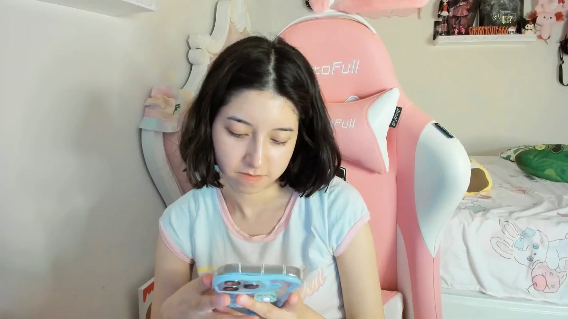 Gallery image thumbnail from Cherrycute666's myfreecams stream on, 06/23/2025, 05:23 image 17 of 20