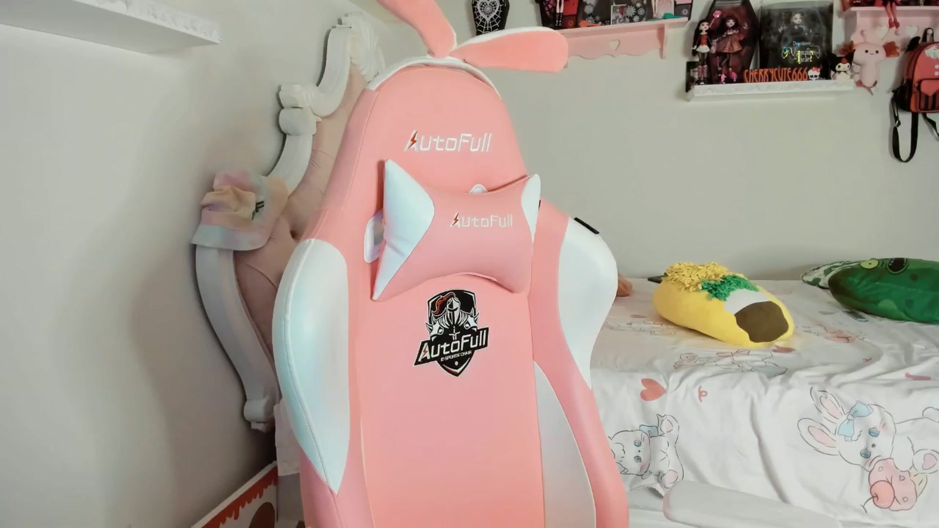 Gallery image thumbnail from Cherrycute666's myfreecams stream on, 06/23/2025, 05:23 image 14 of 20