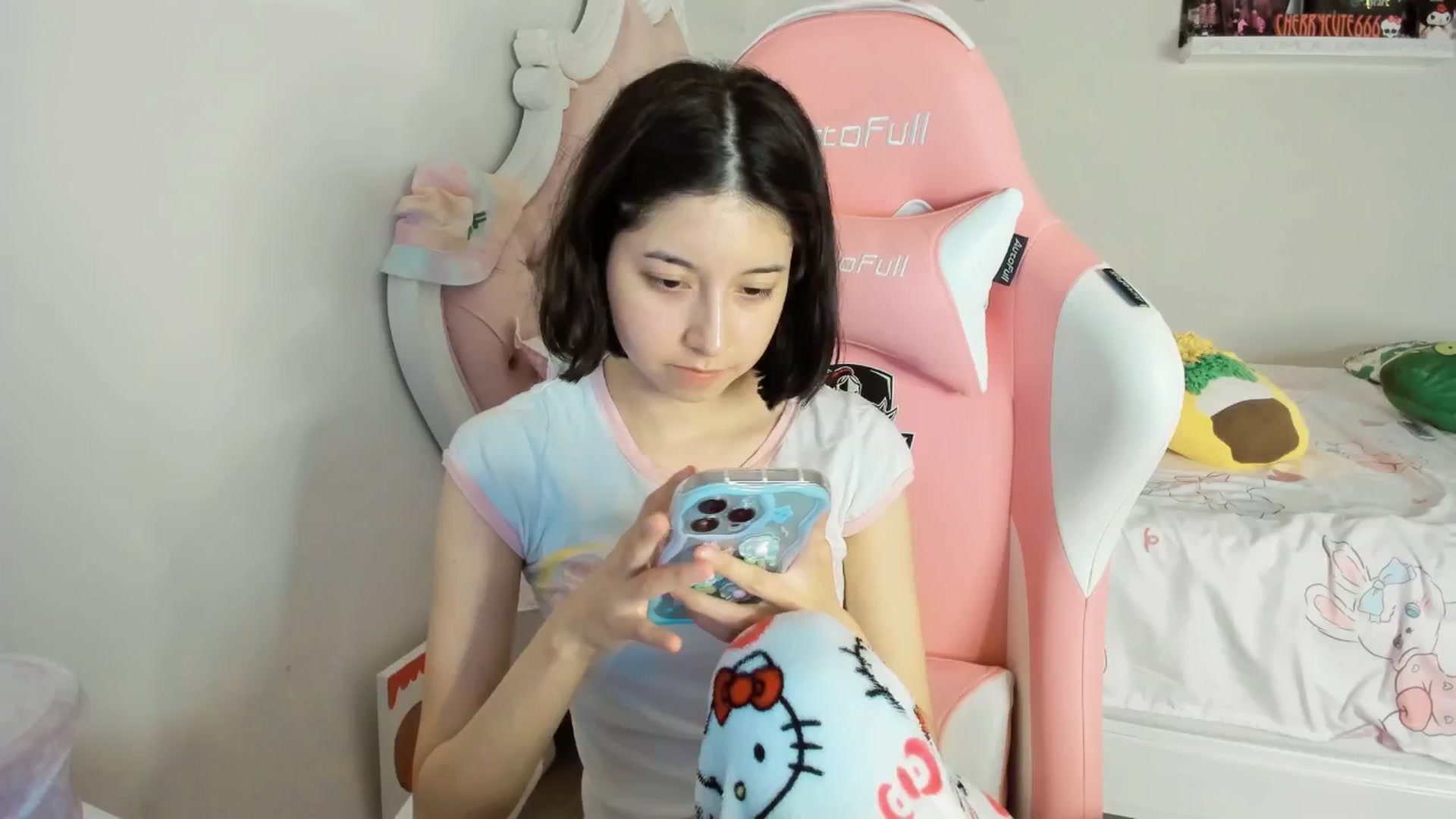 Gallery image thumbnail from Cherrycute666's myfreecams stream on, 06/23/2025, 05:23 image 6 of 20
