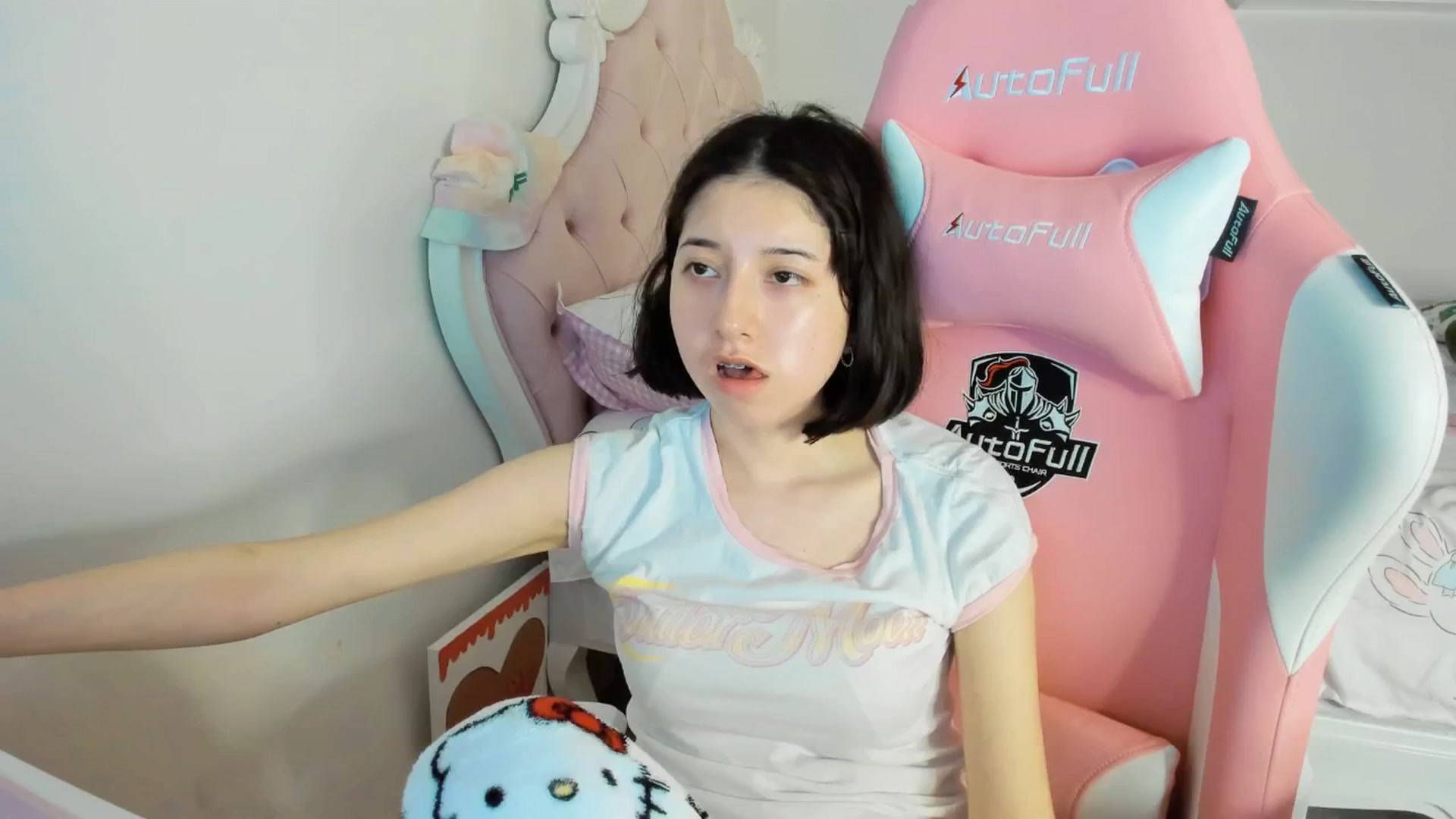 Gallery image thumbnail from Cherrycute666's myfreecams stream on, 06/23/2025, 05:23 image 13 of 20