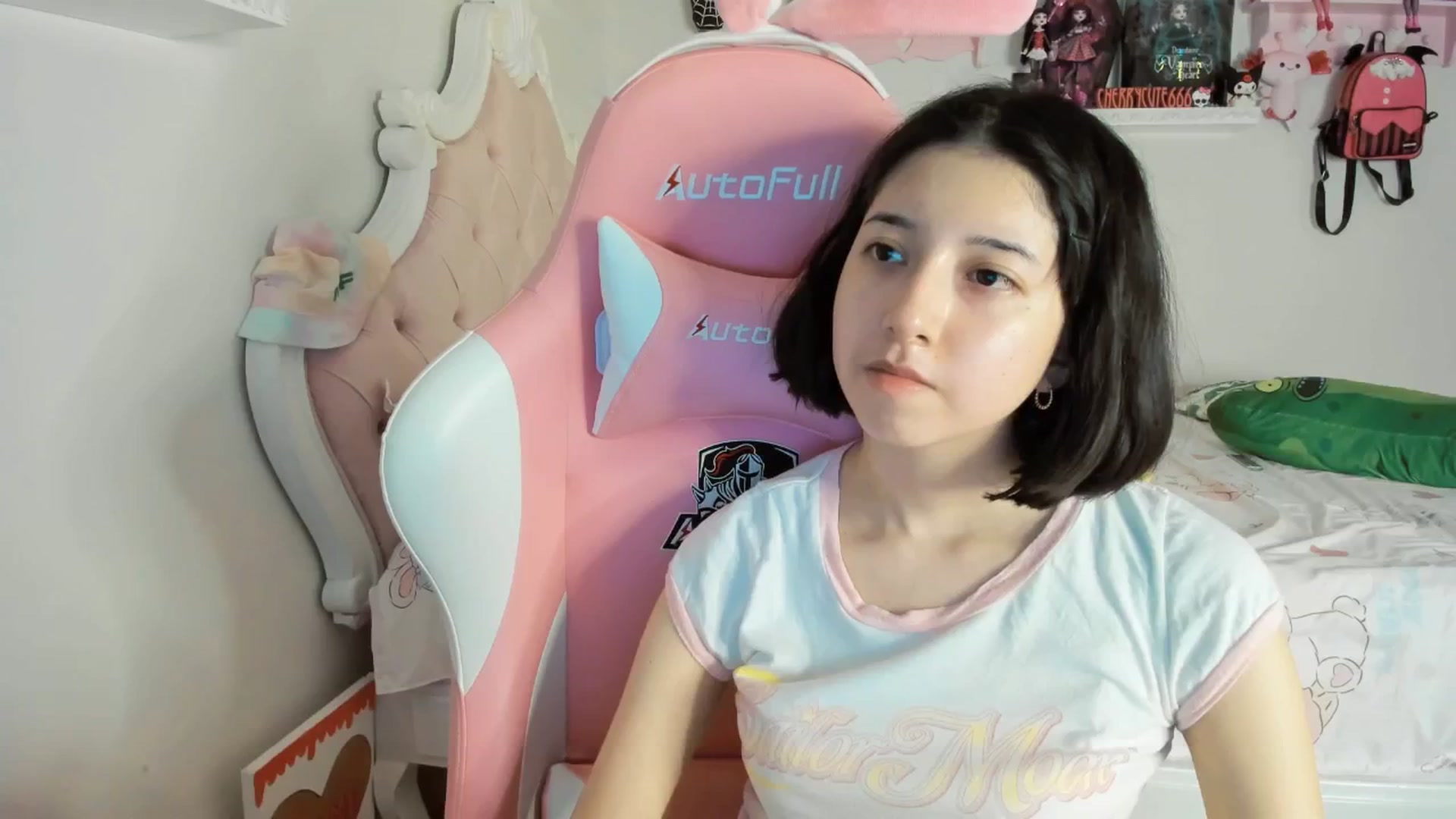 Gallery image thumbnail from Cherrycute666's myfreecams stream on, 06/23/2025, 05:23 image 11 of 20